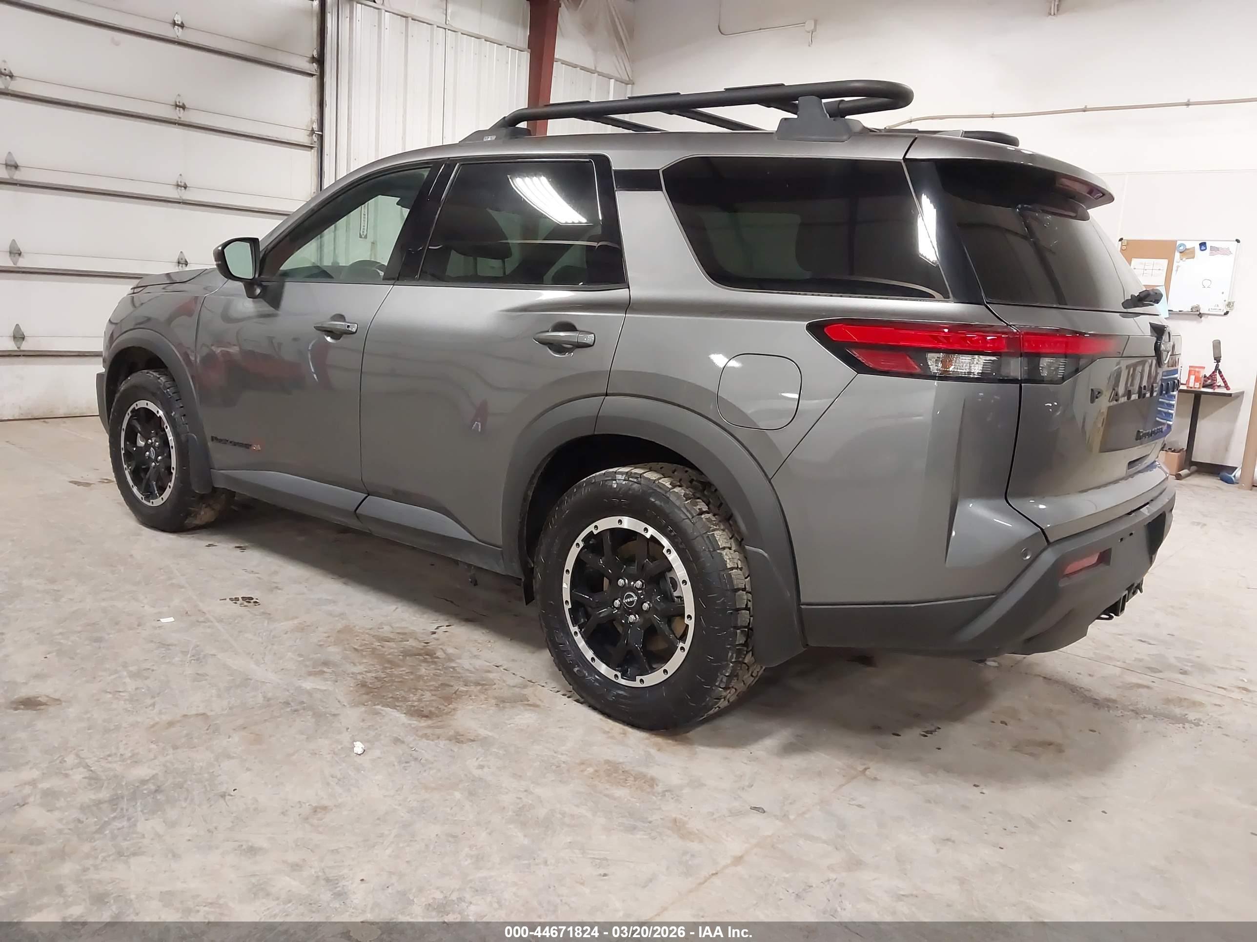NISSAN PATHFINDER image 3