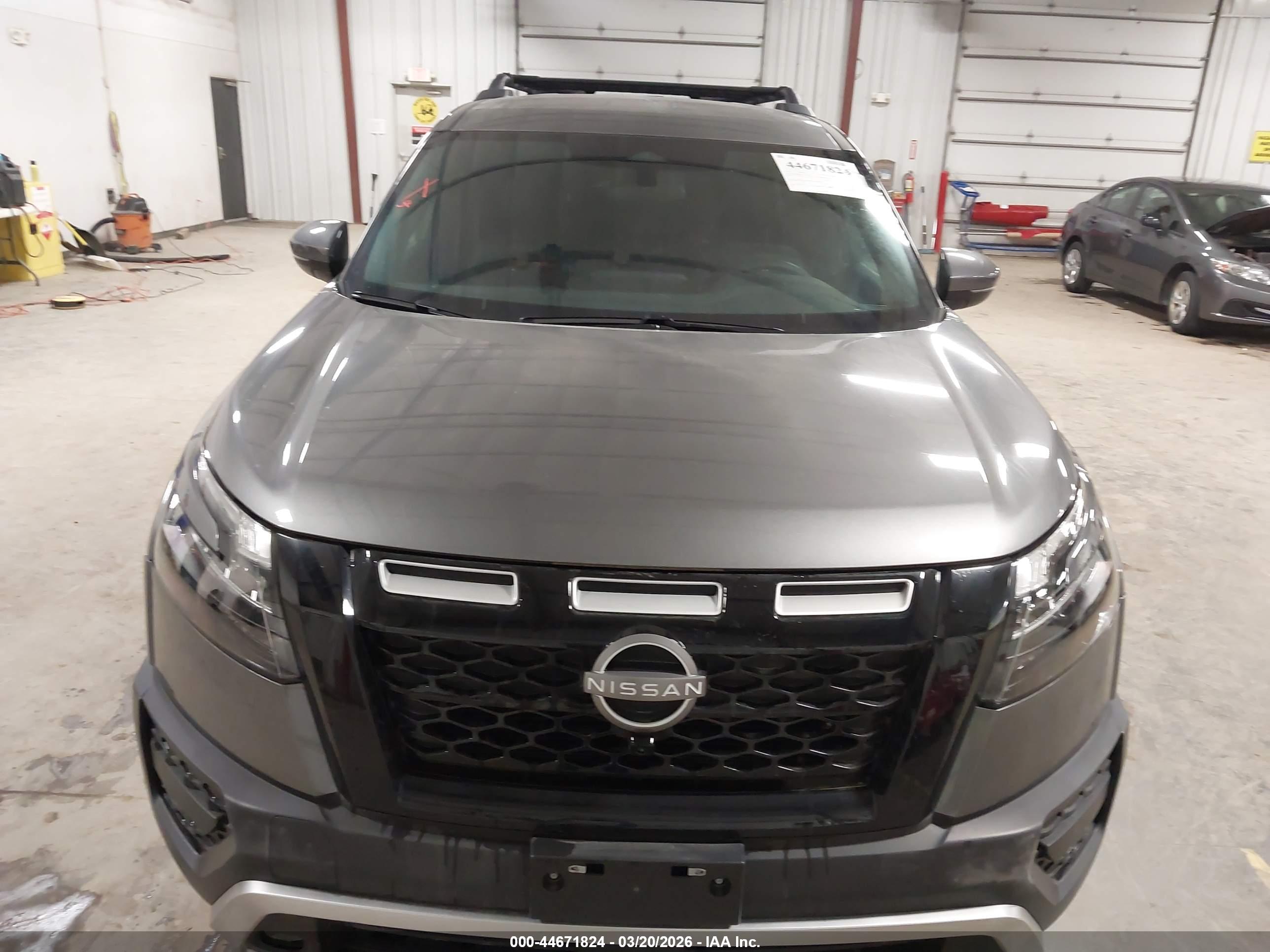 NISSAN PATHFINDER image 6
