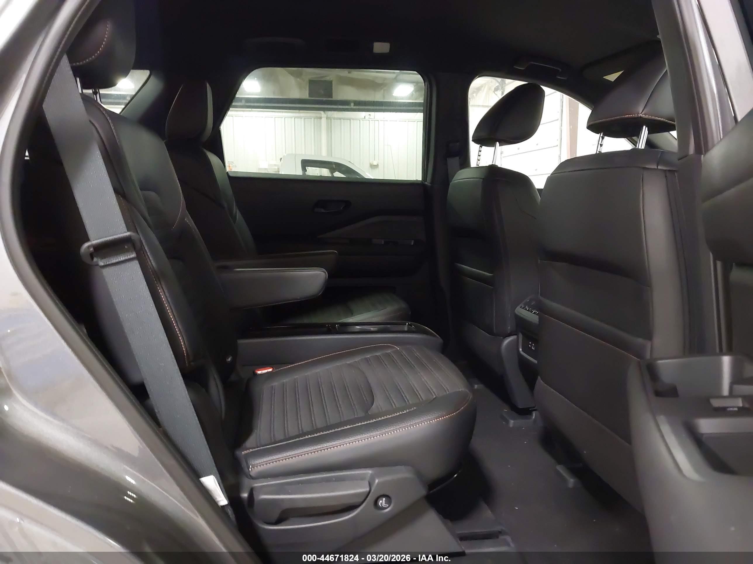 NISSAN PATHFINDER image 8