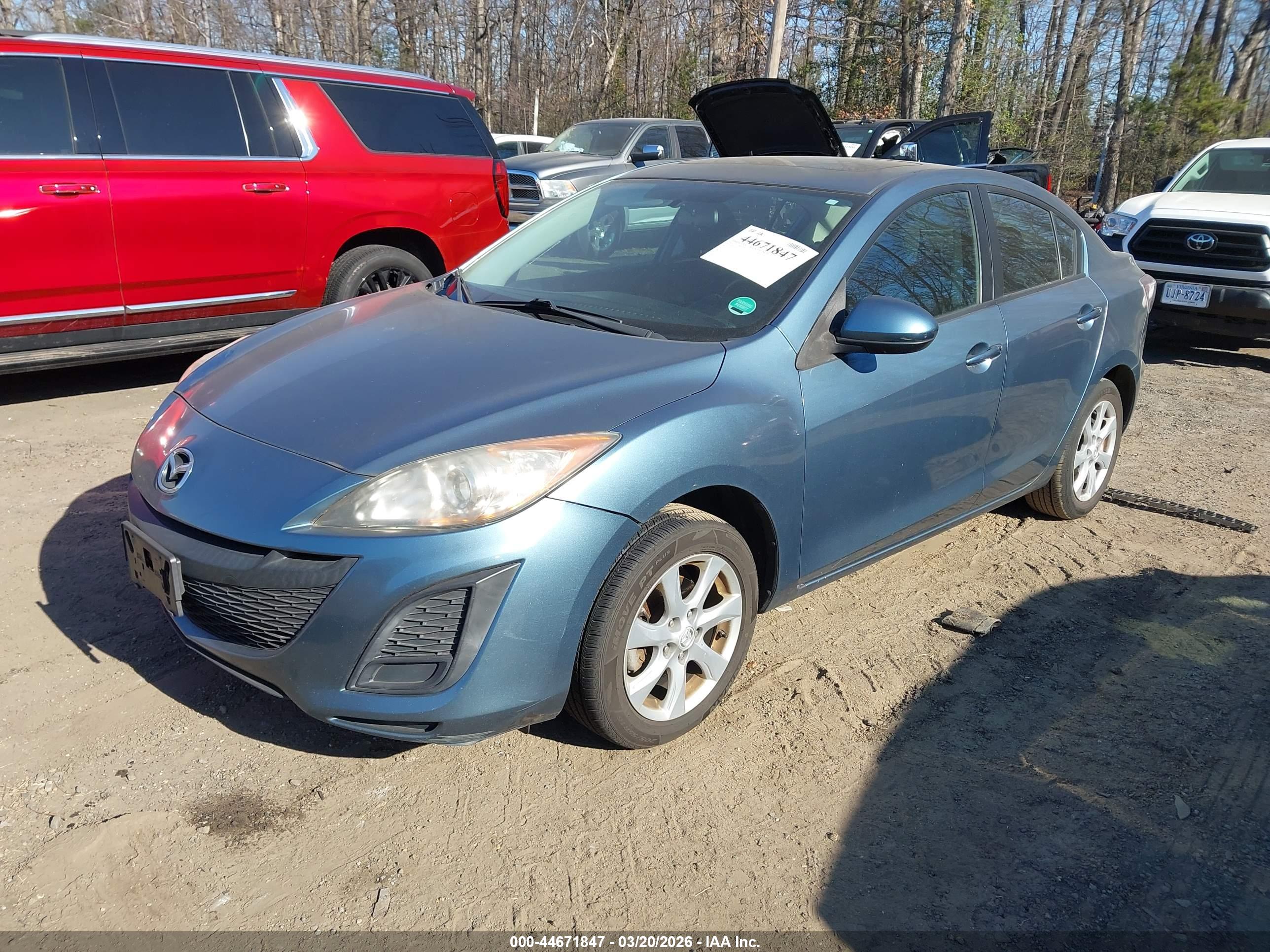 MAZDA MAZDA3 image 2