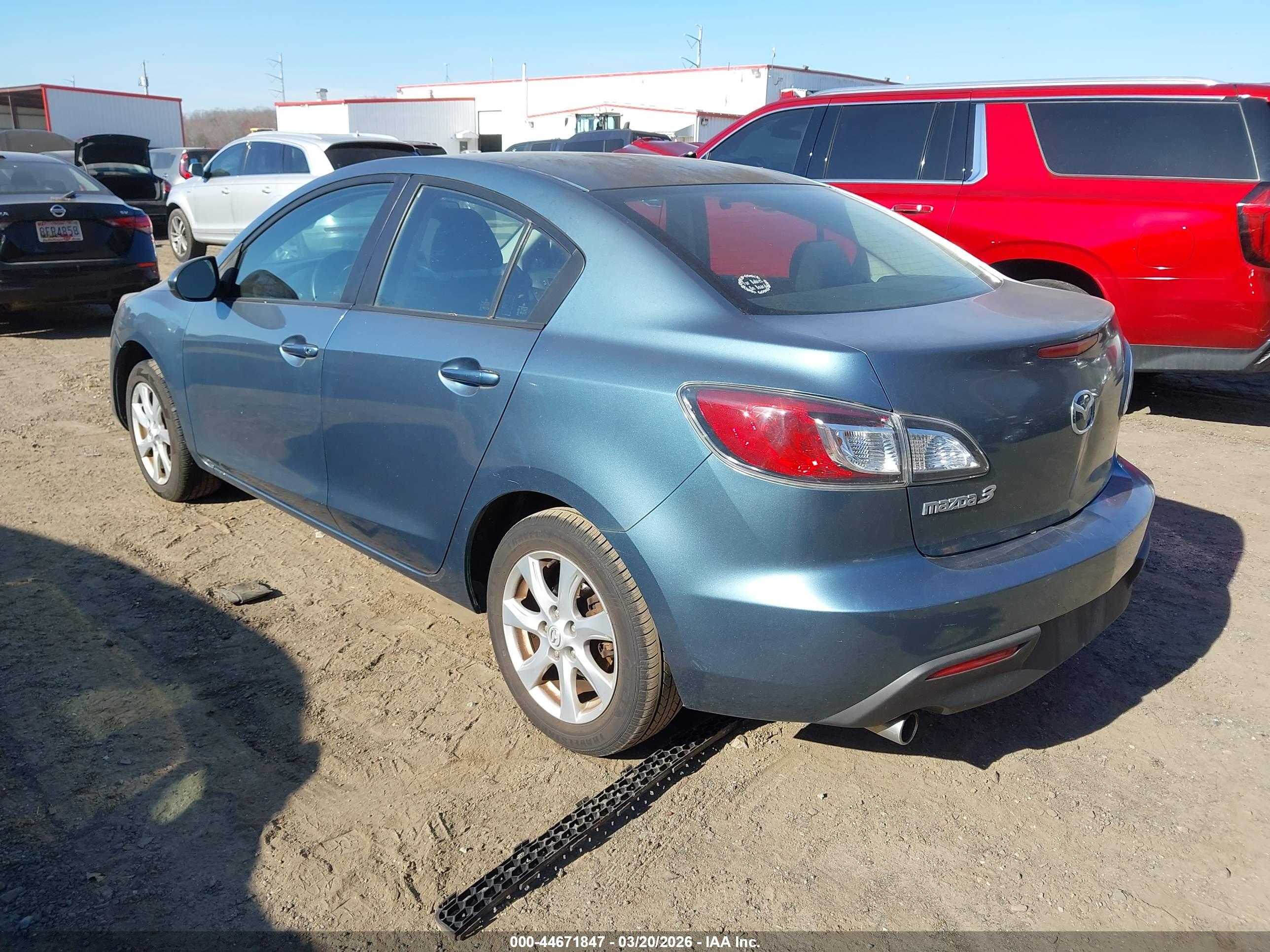 MAZDA MAZDA3 image 3