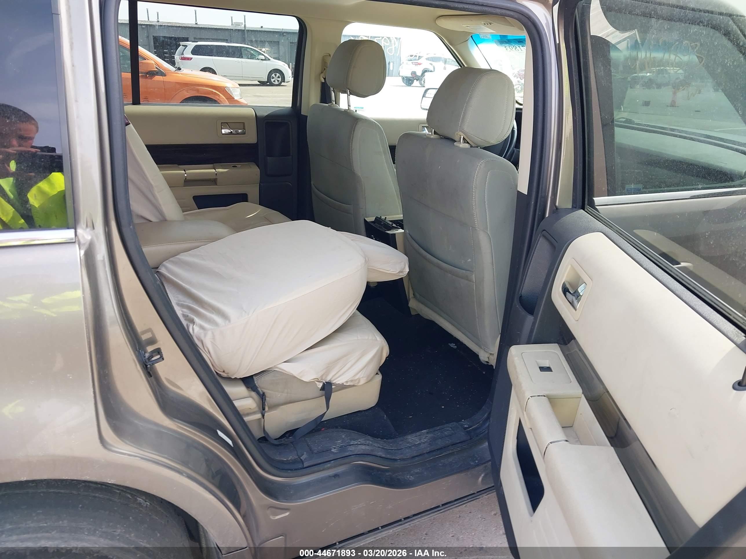 FORD FLEX image 8