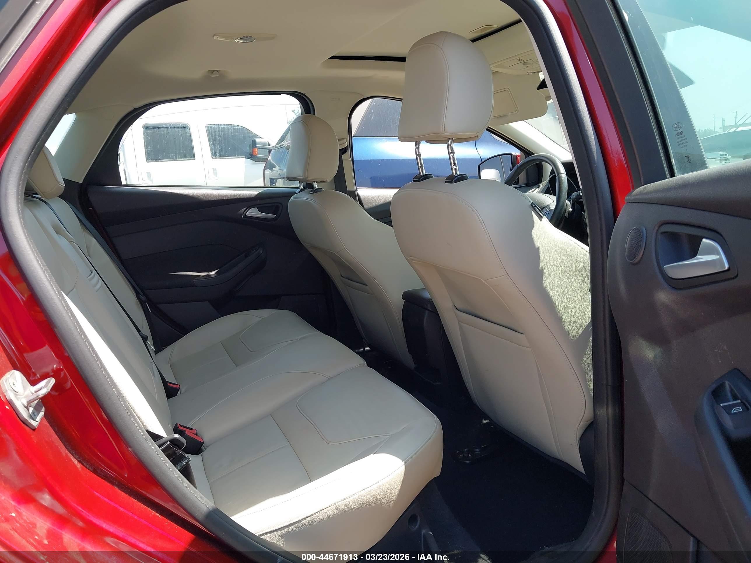 FORD FOCUS image 8