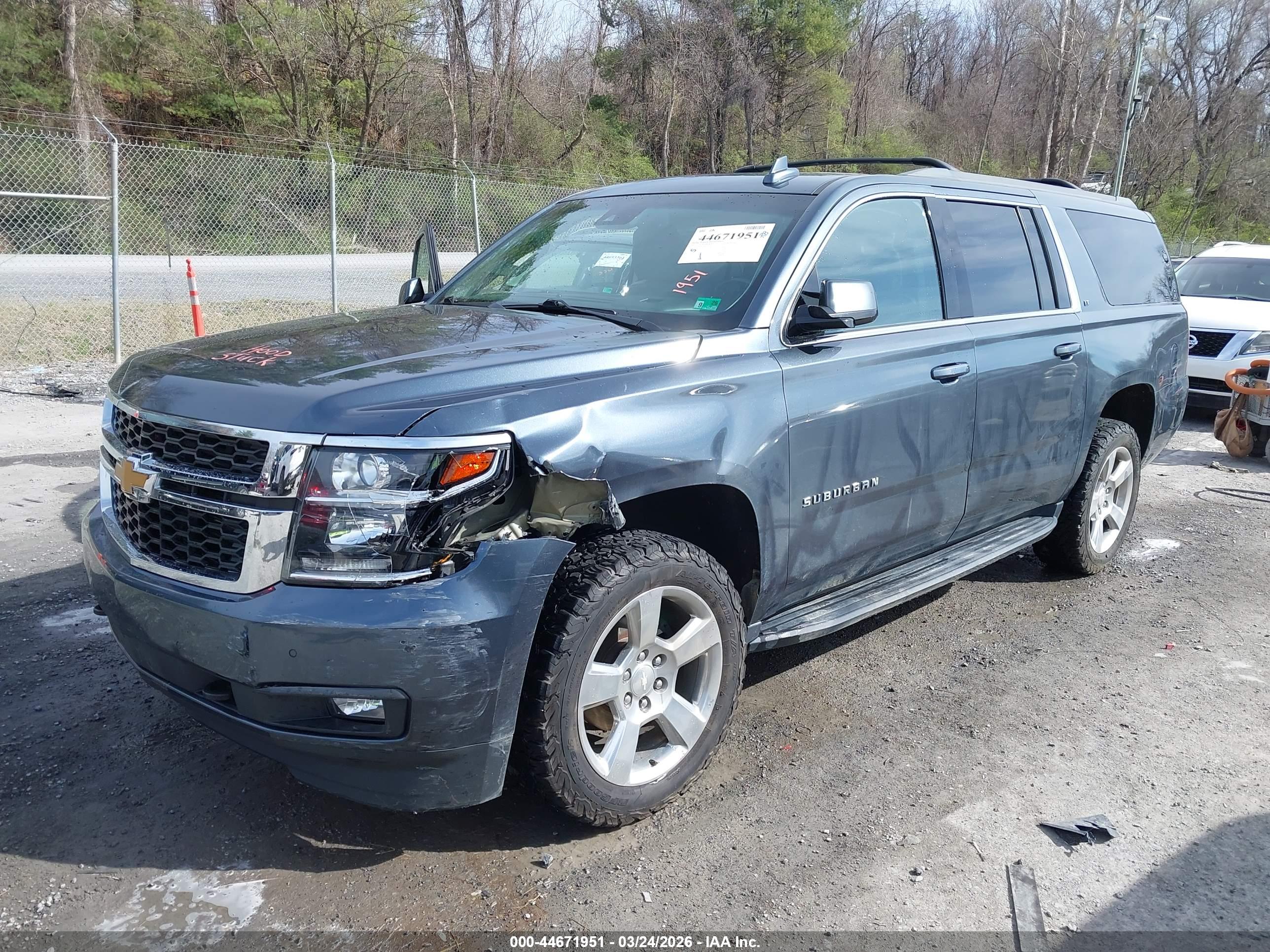 CHEVROLET SUBURBAN image 2