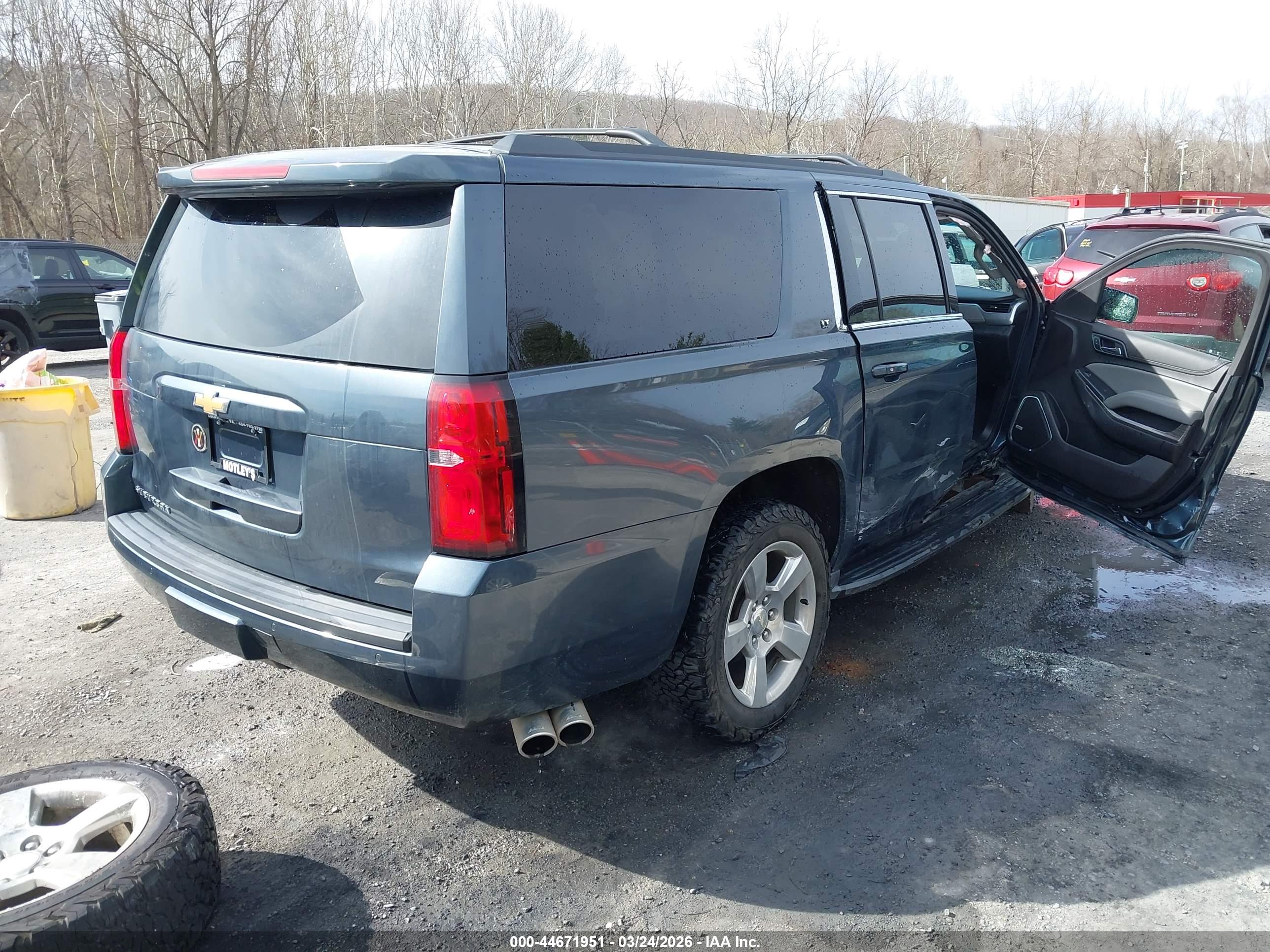 CHEVROLET SUBURBAN image 4