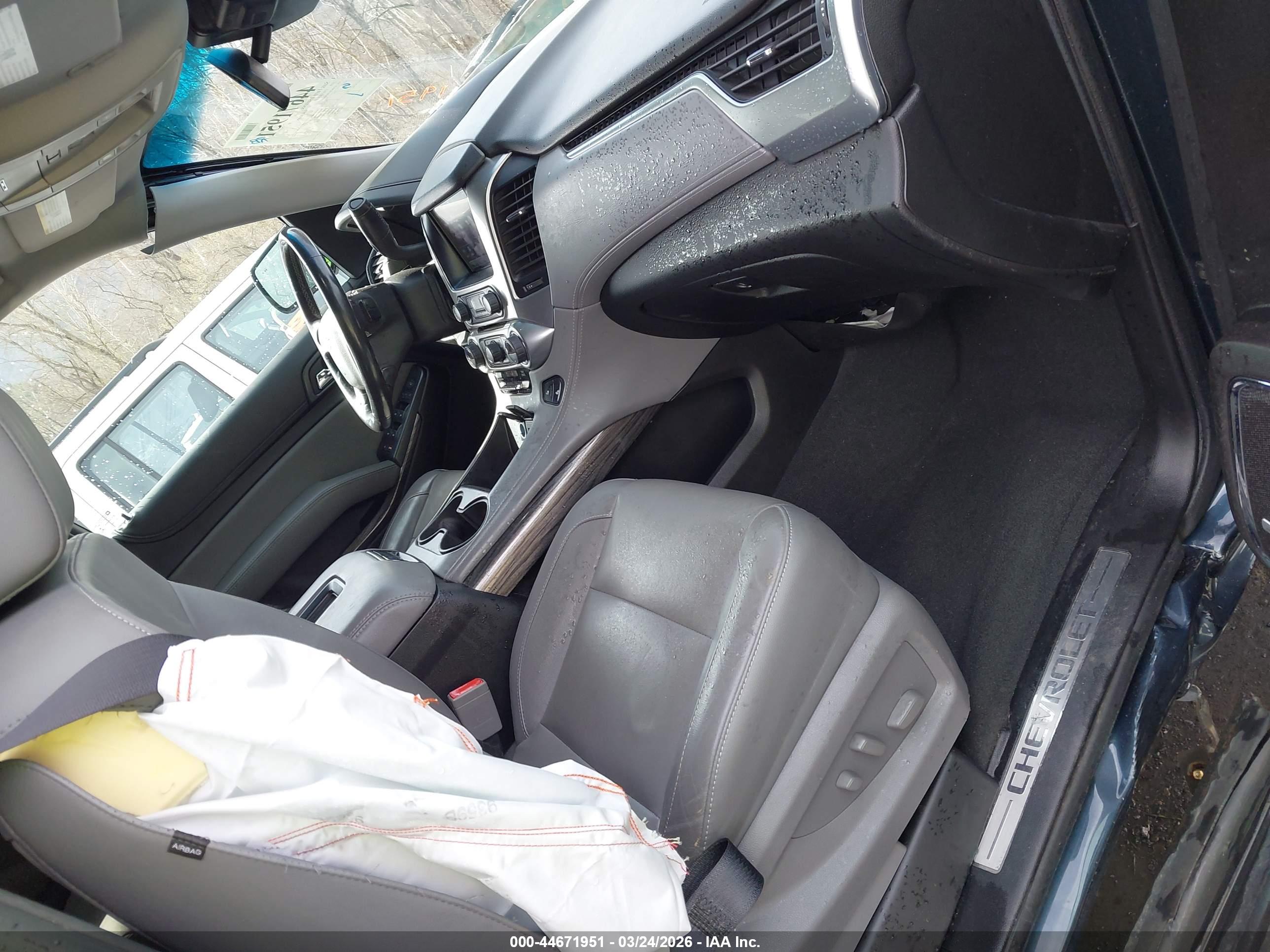 CHEVROLET SUBURBAN image 5