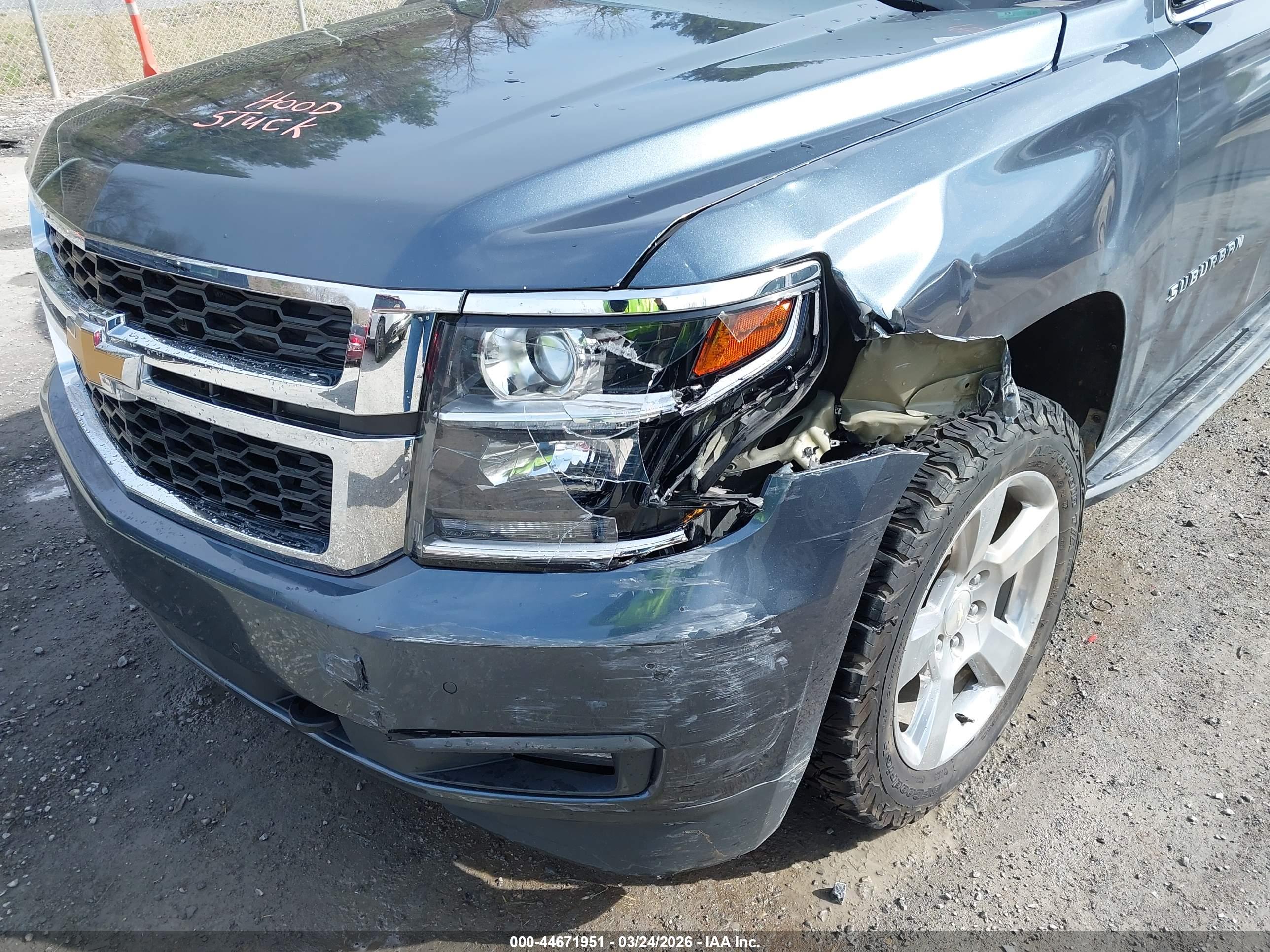 CHEVROLET SUBURBAN image 6