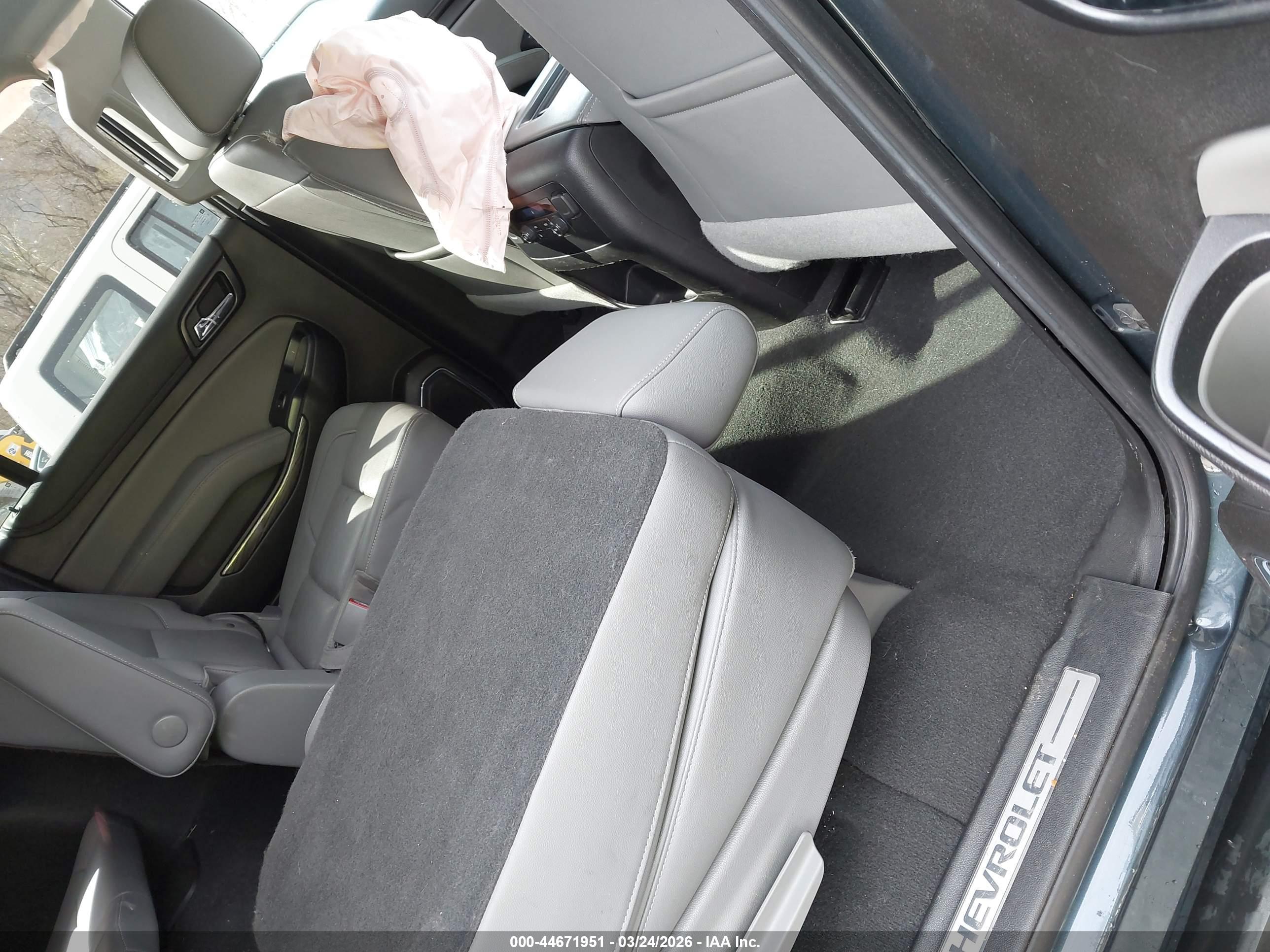 CHEVROLET SUBURBAN image 8