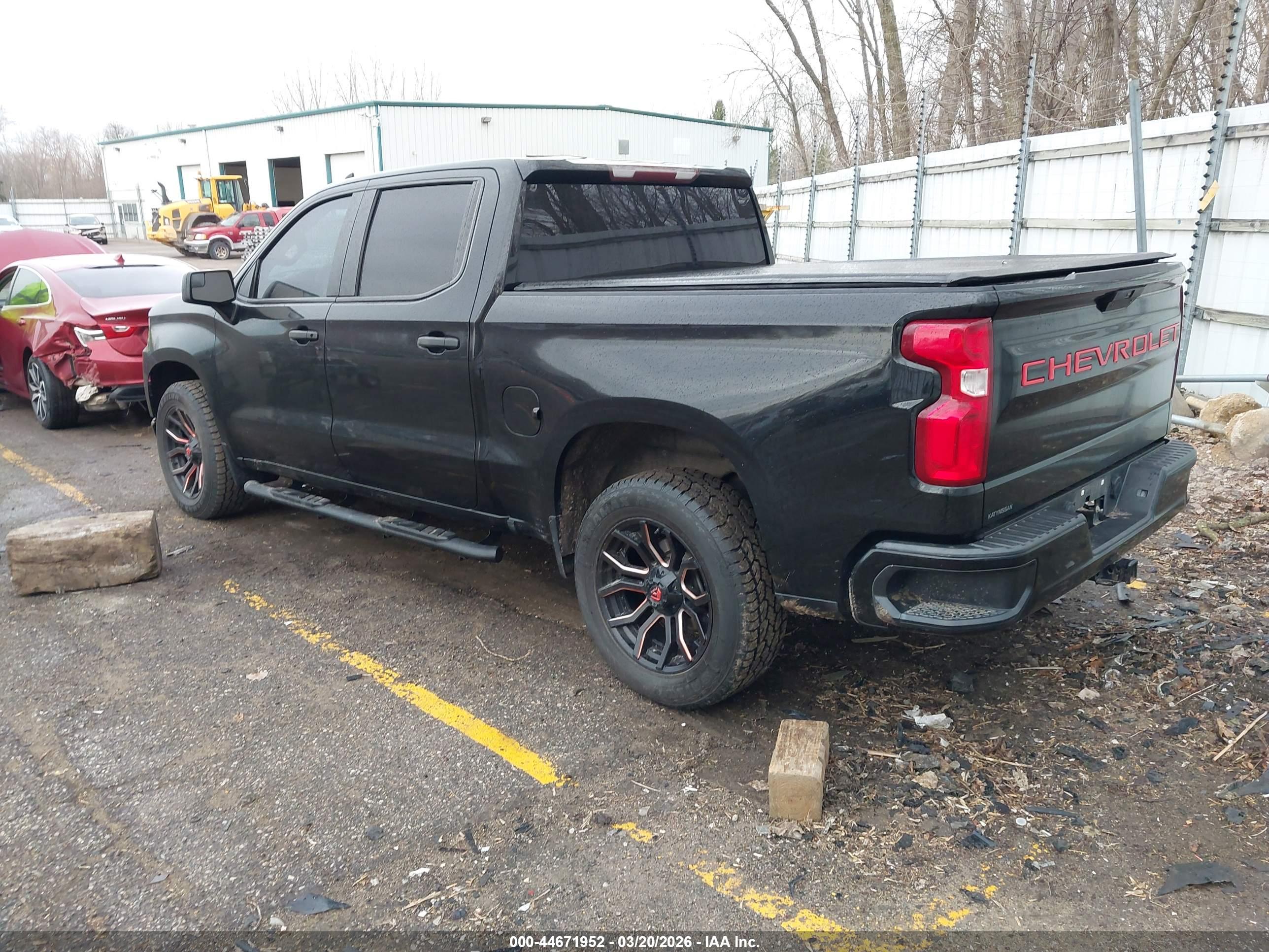 CHEVROLET SILVERADO image 3