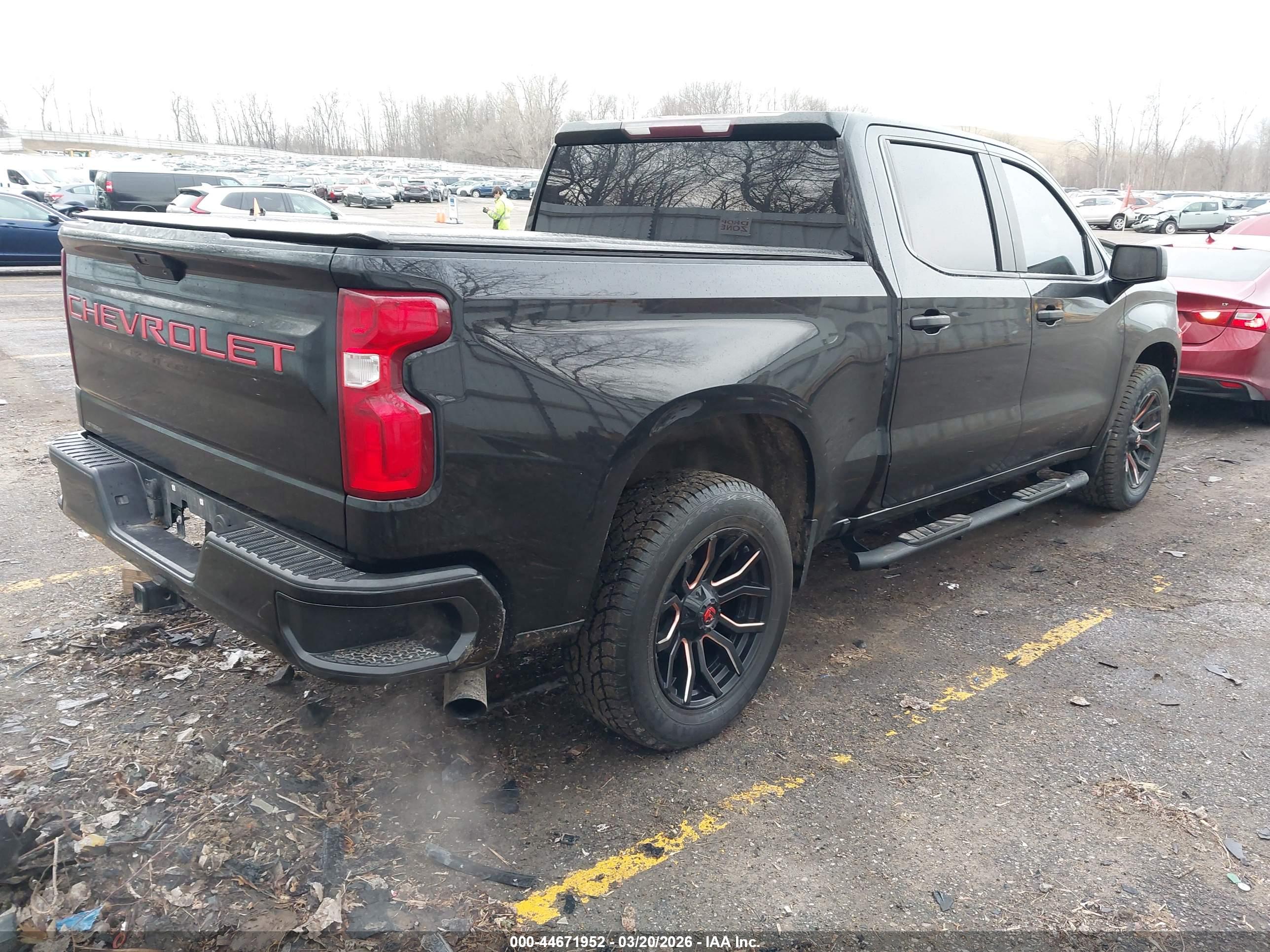 CHEVROLET SILVERADO image 4