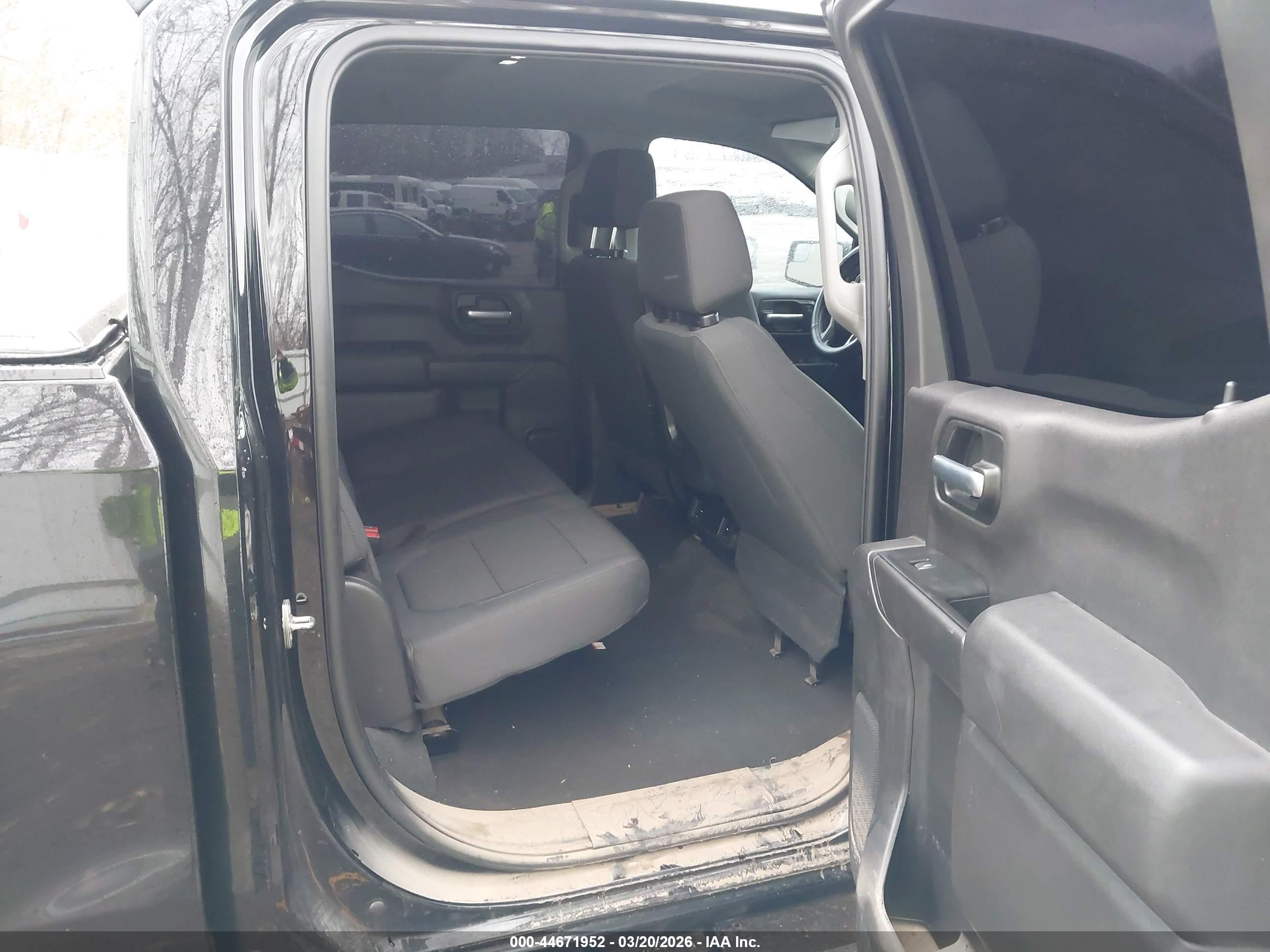 CHEVROLET SILVERADO image 8