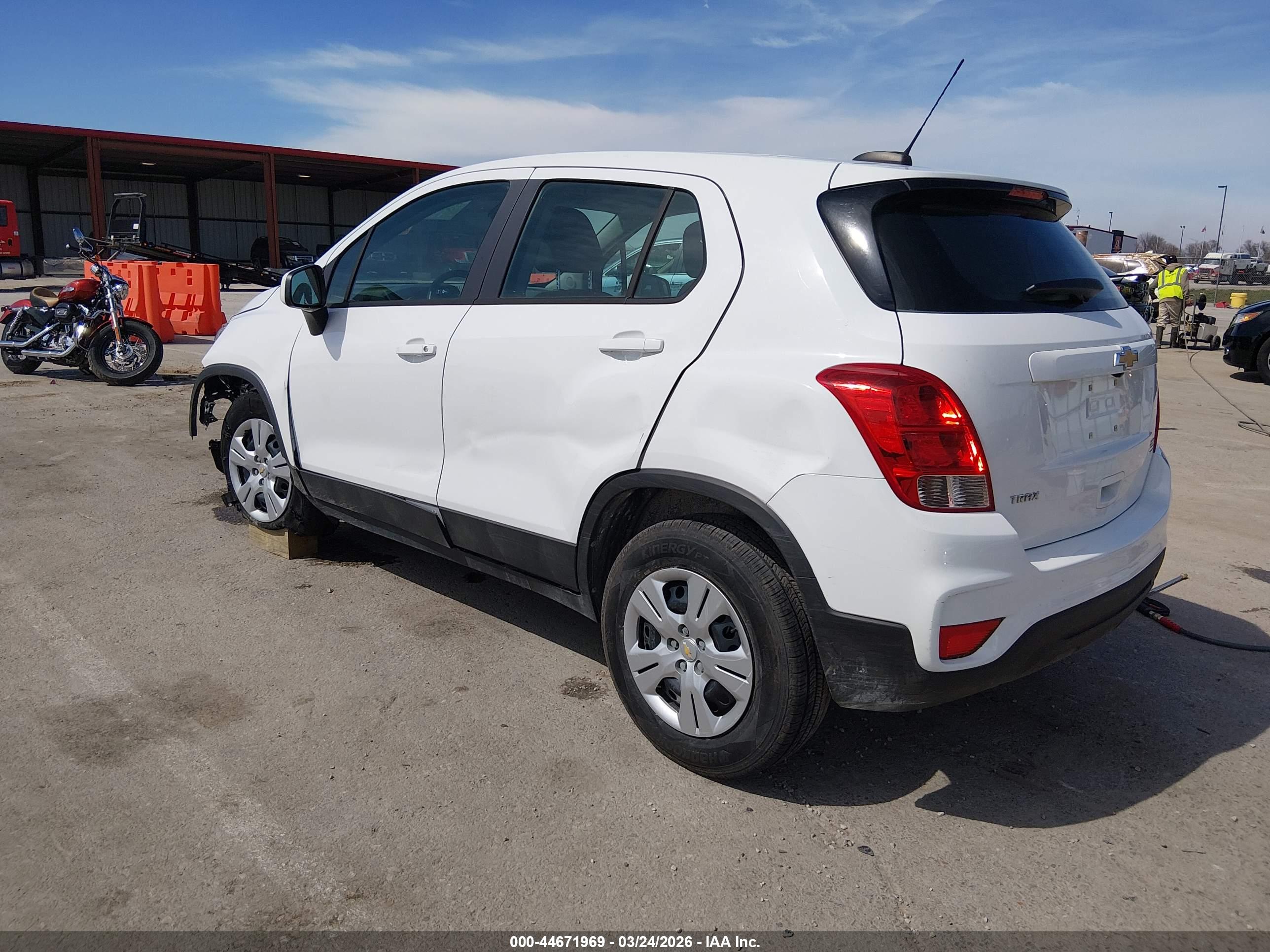 CHEVROLET TRAX image 3
