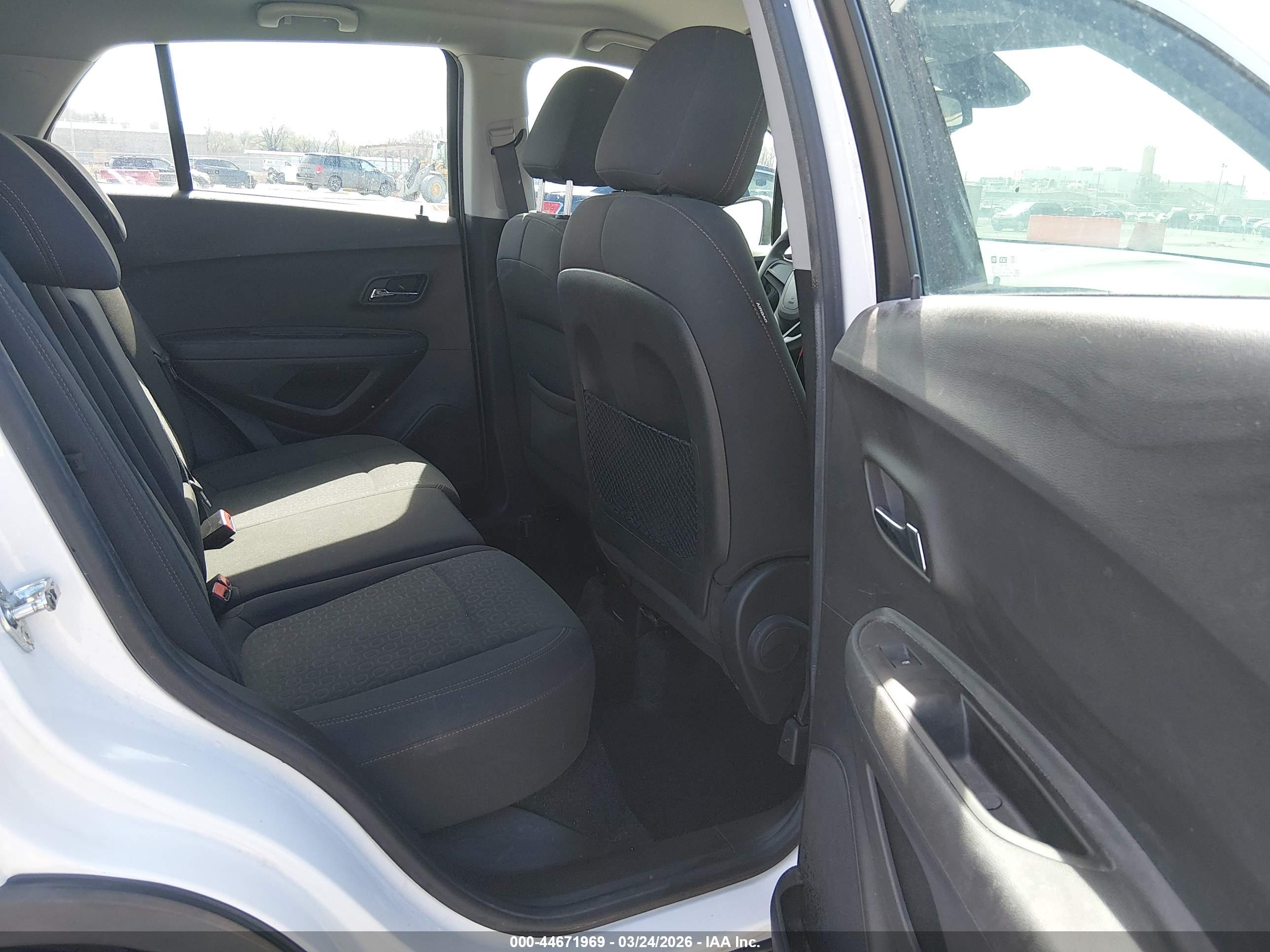 CHEVROLET TRAX image 8
