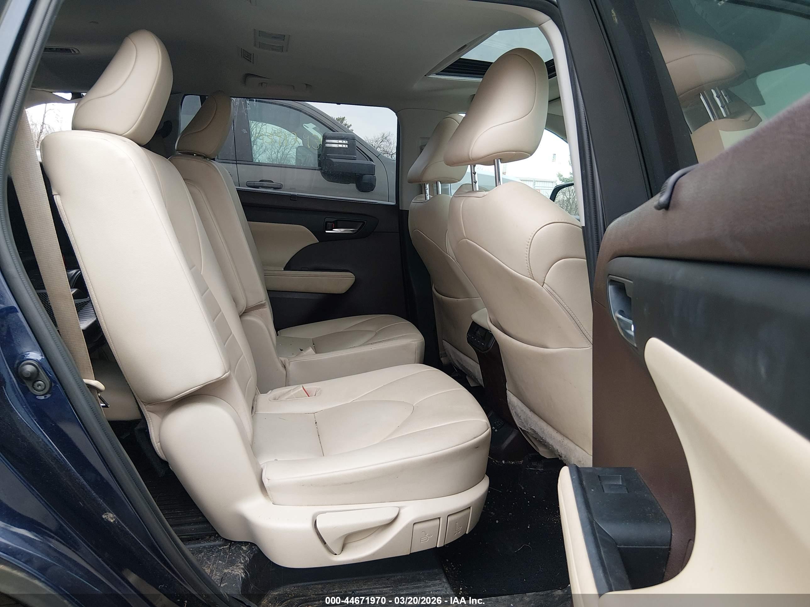 TOYOTA HIGHLANDER image 8