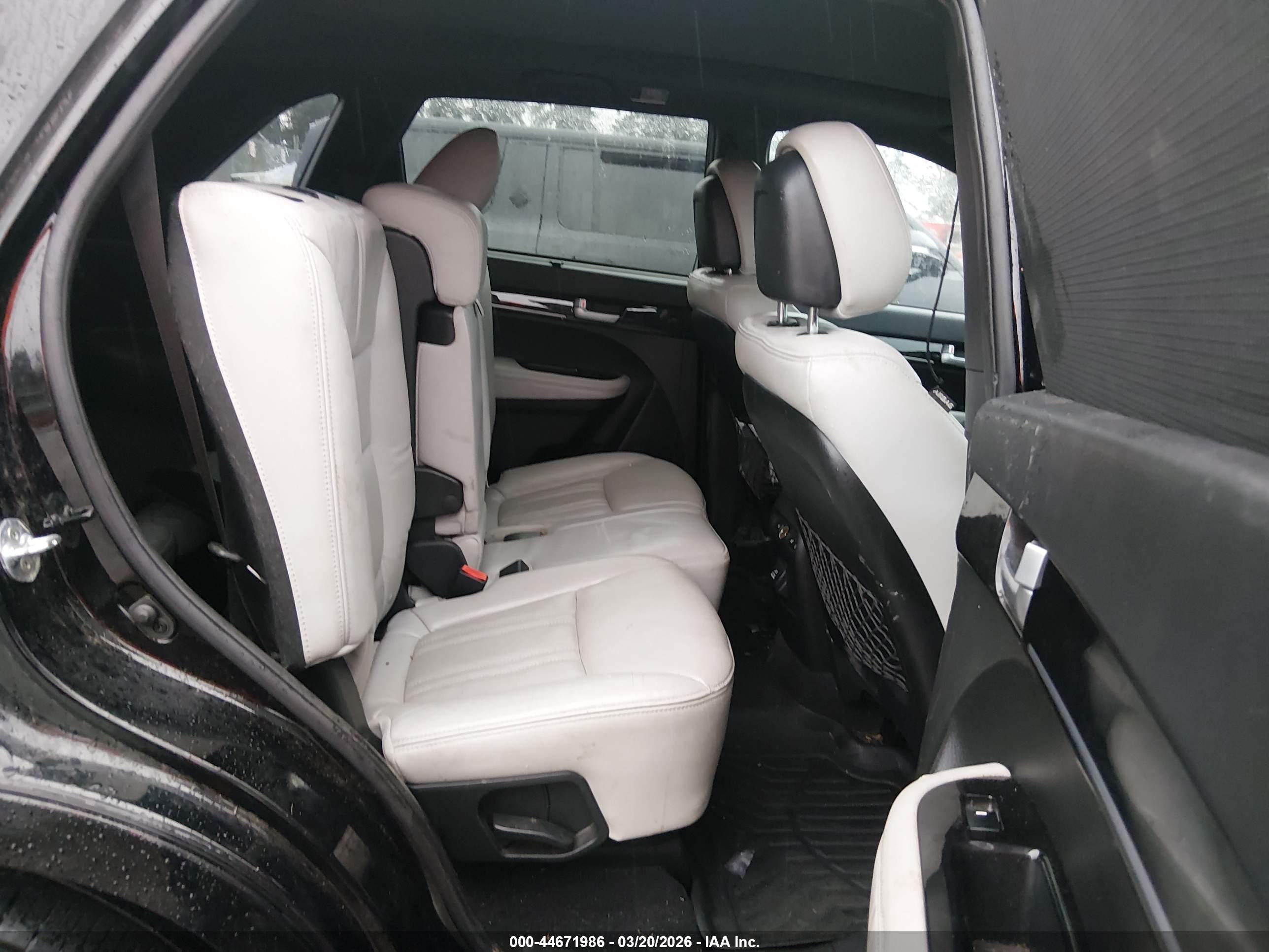 KIA SORENTO image 8