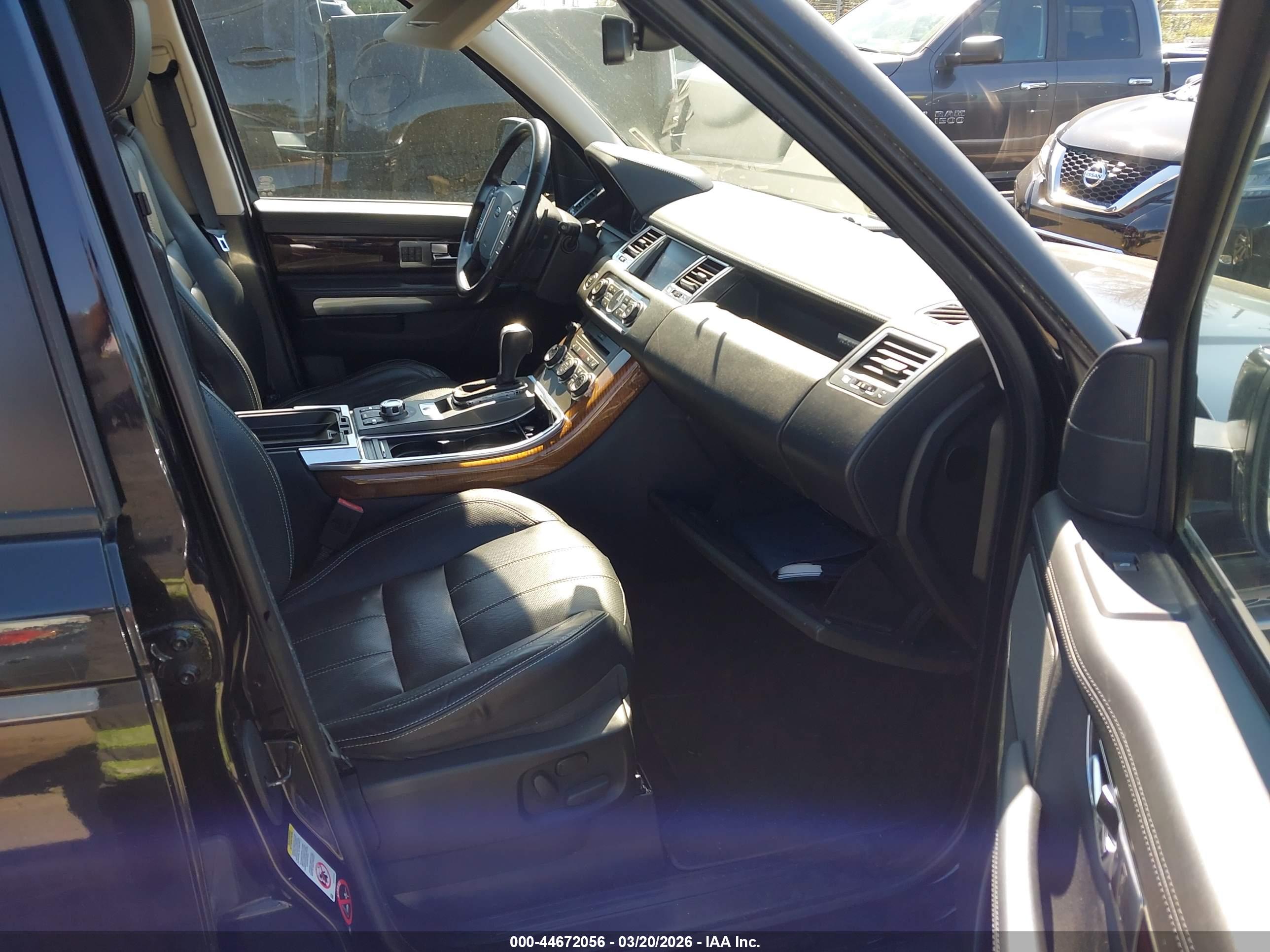 LAND ROVER image 5