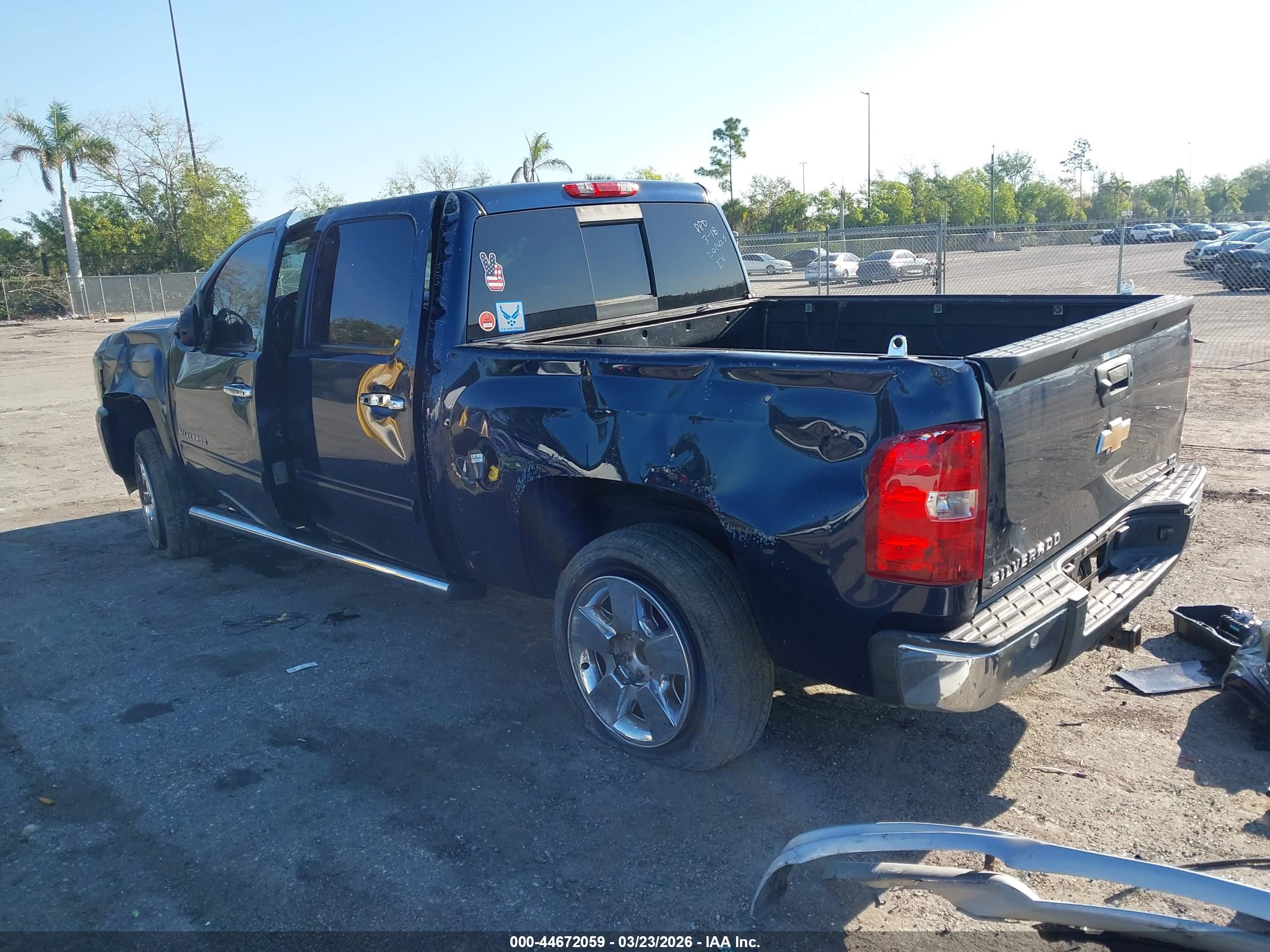 CHEVROLET SILVERADO image 3