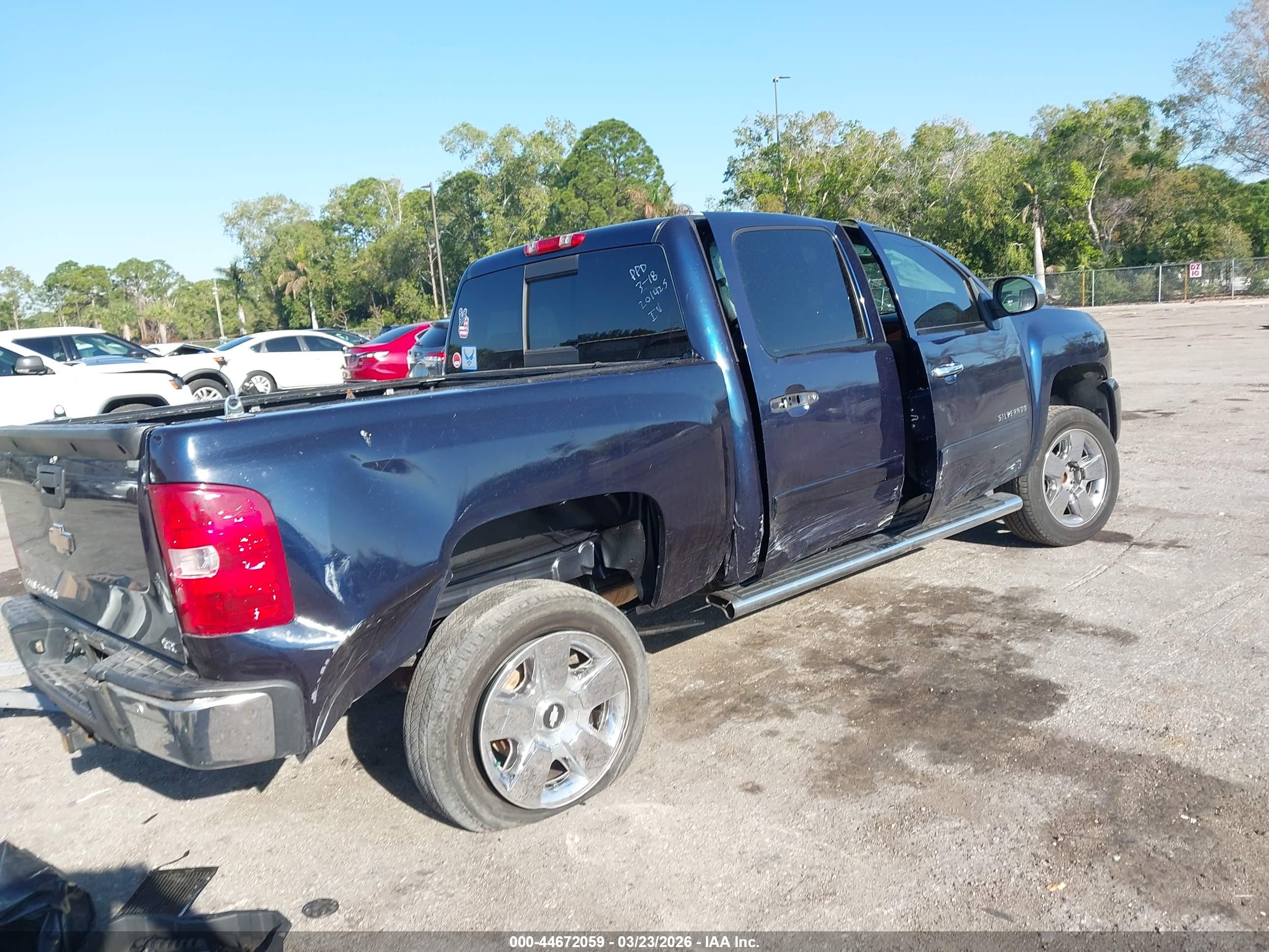CHEVROLET SILVERADO image 4
