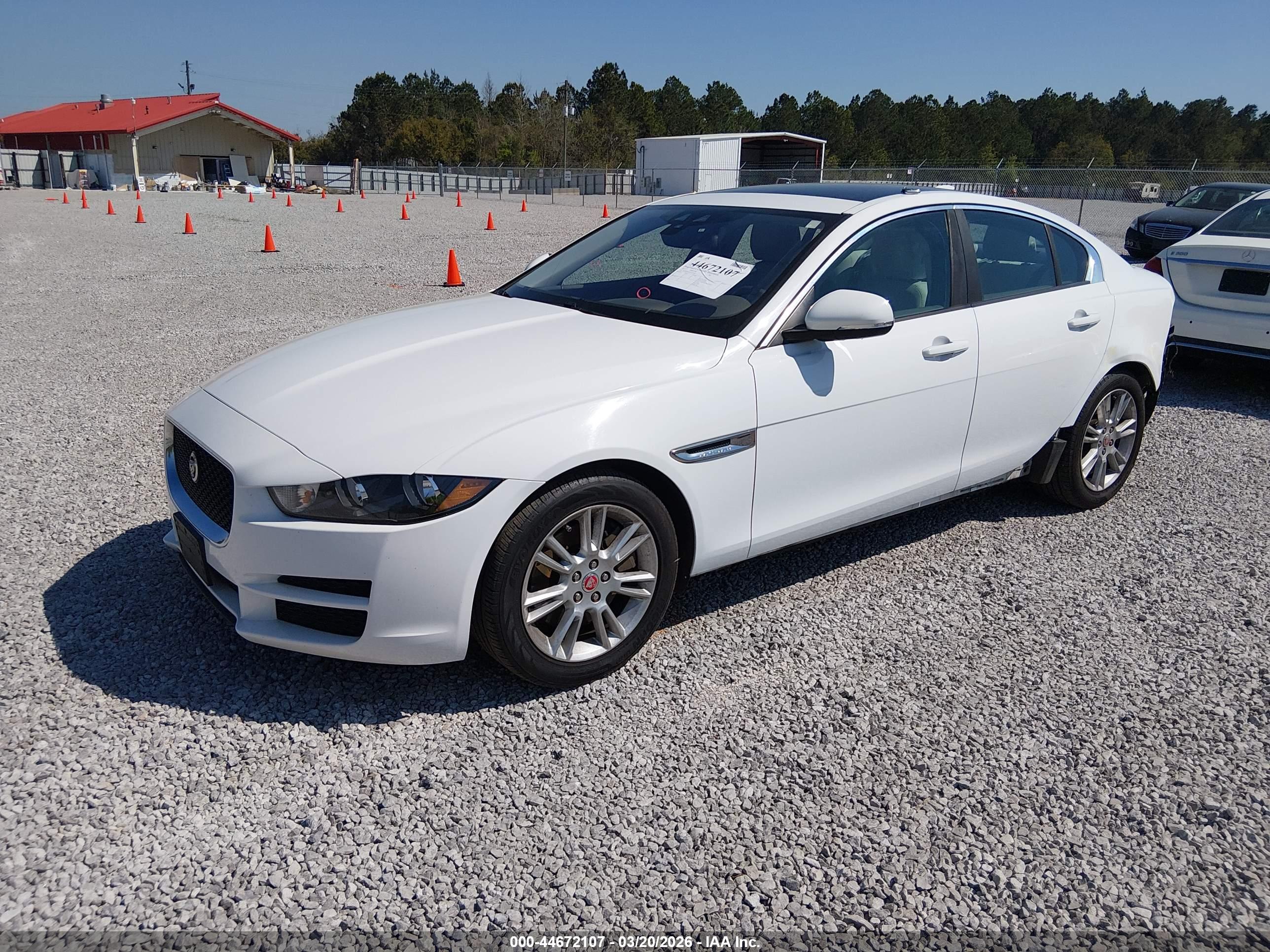 JAGUAR XE image 2