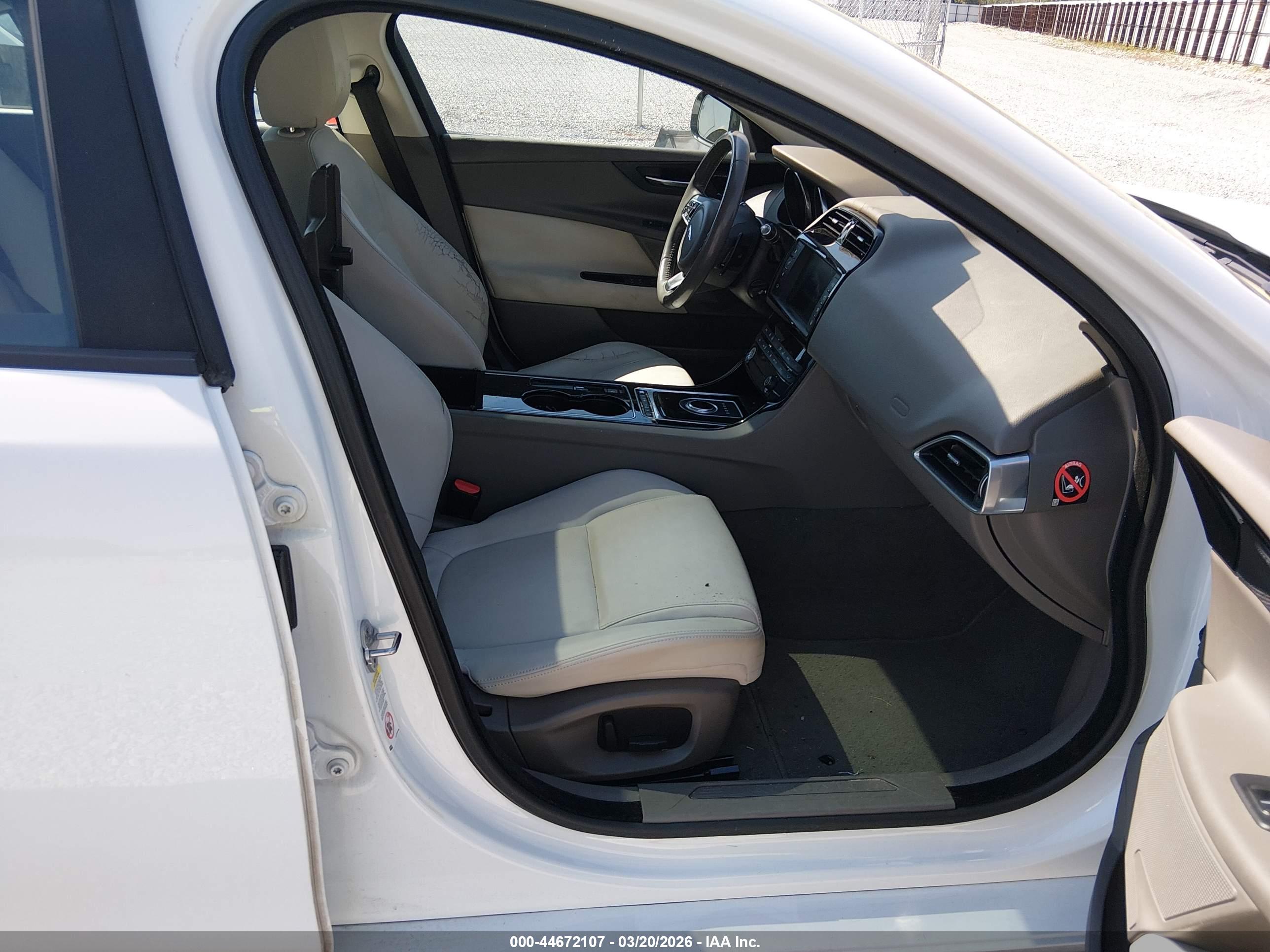 JAGUAR XE image 5