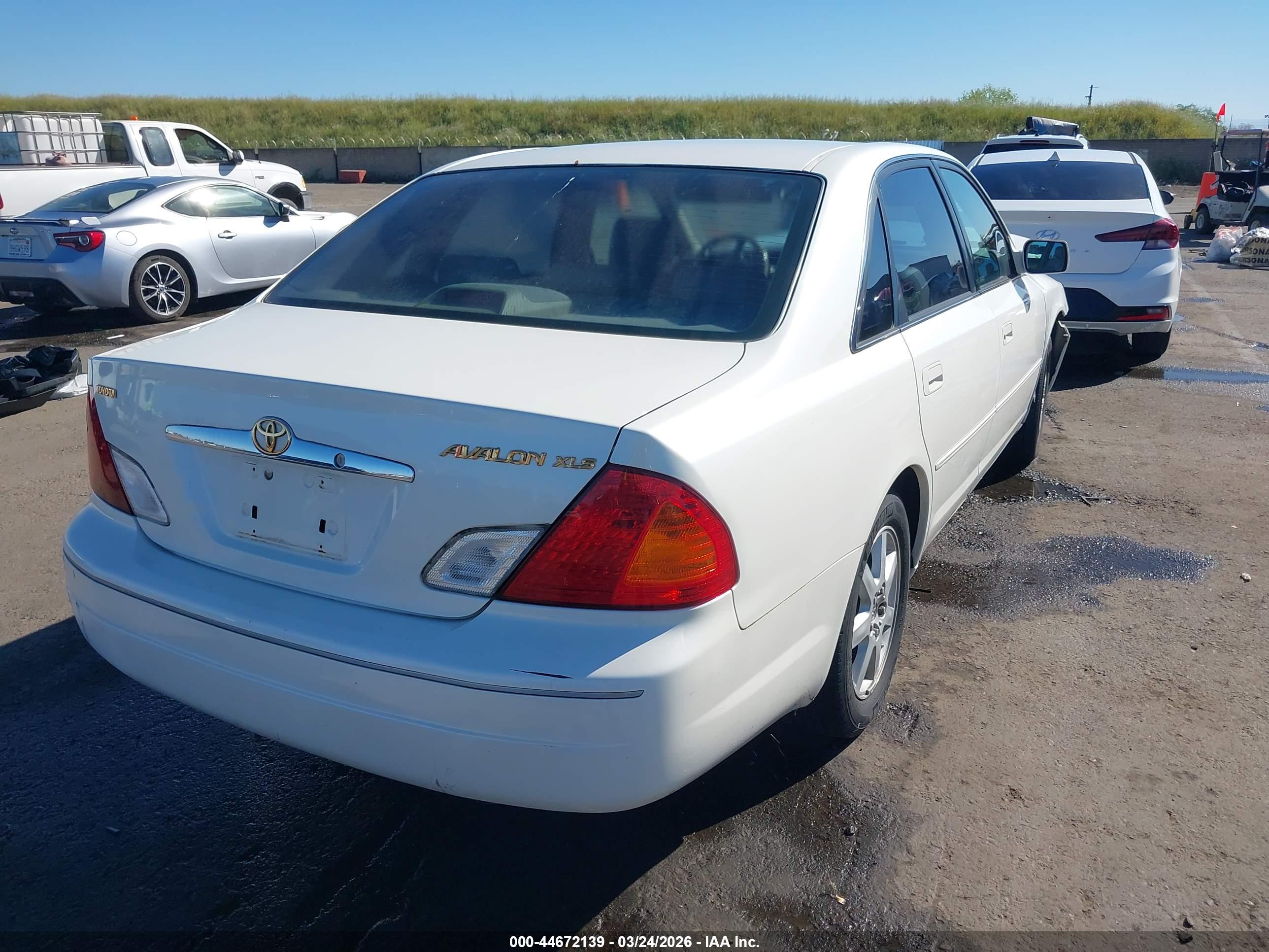 TOYOTA AVALON image 4