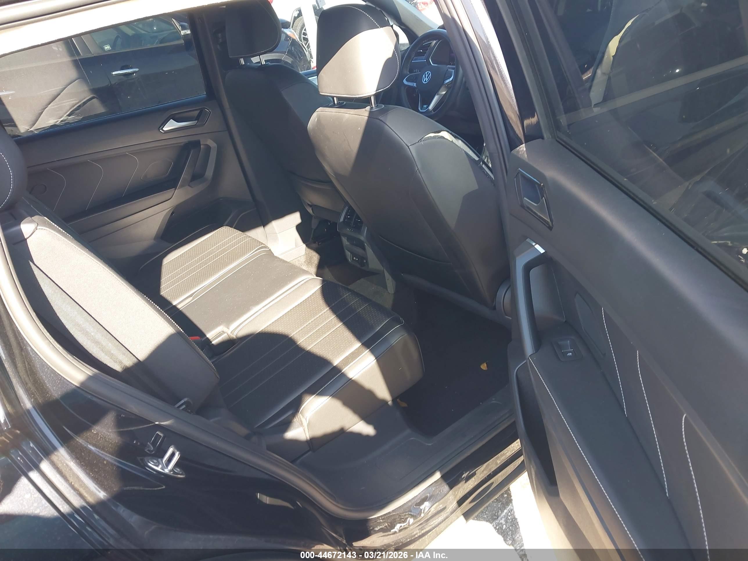 VOLKSWAGEN TIGUAN image 8