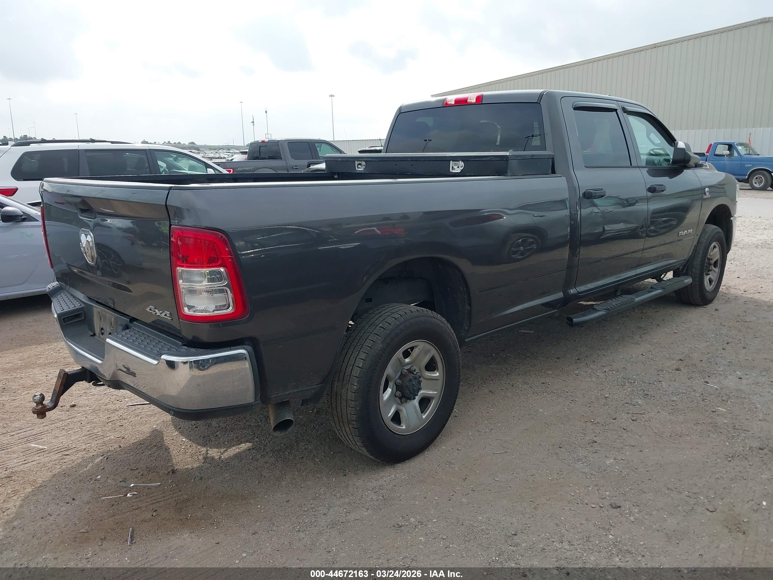 RAM 2500 image 4