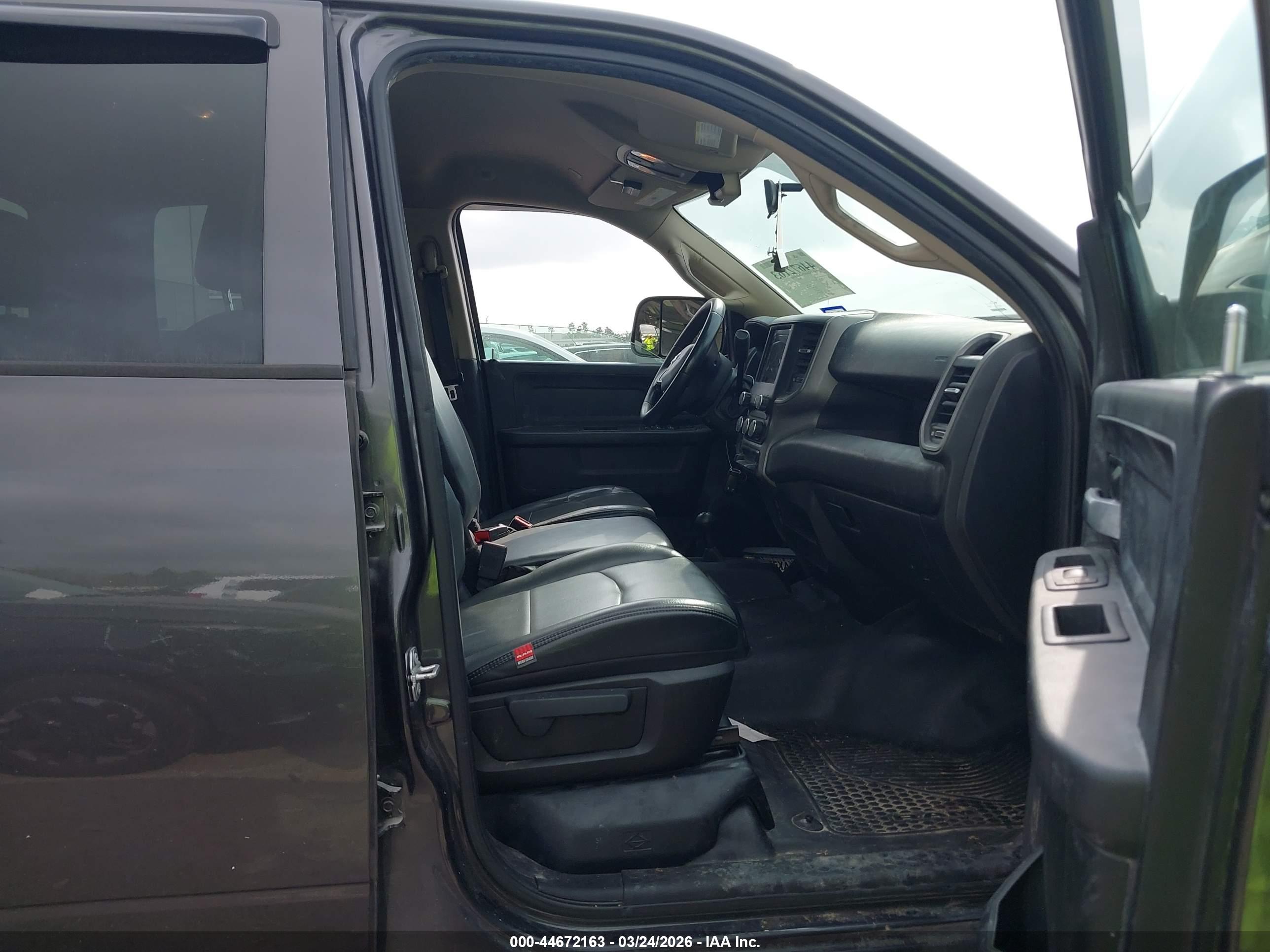 RAM 2500 image 5