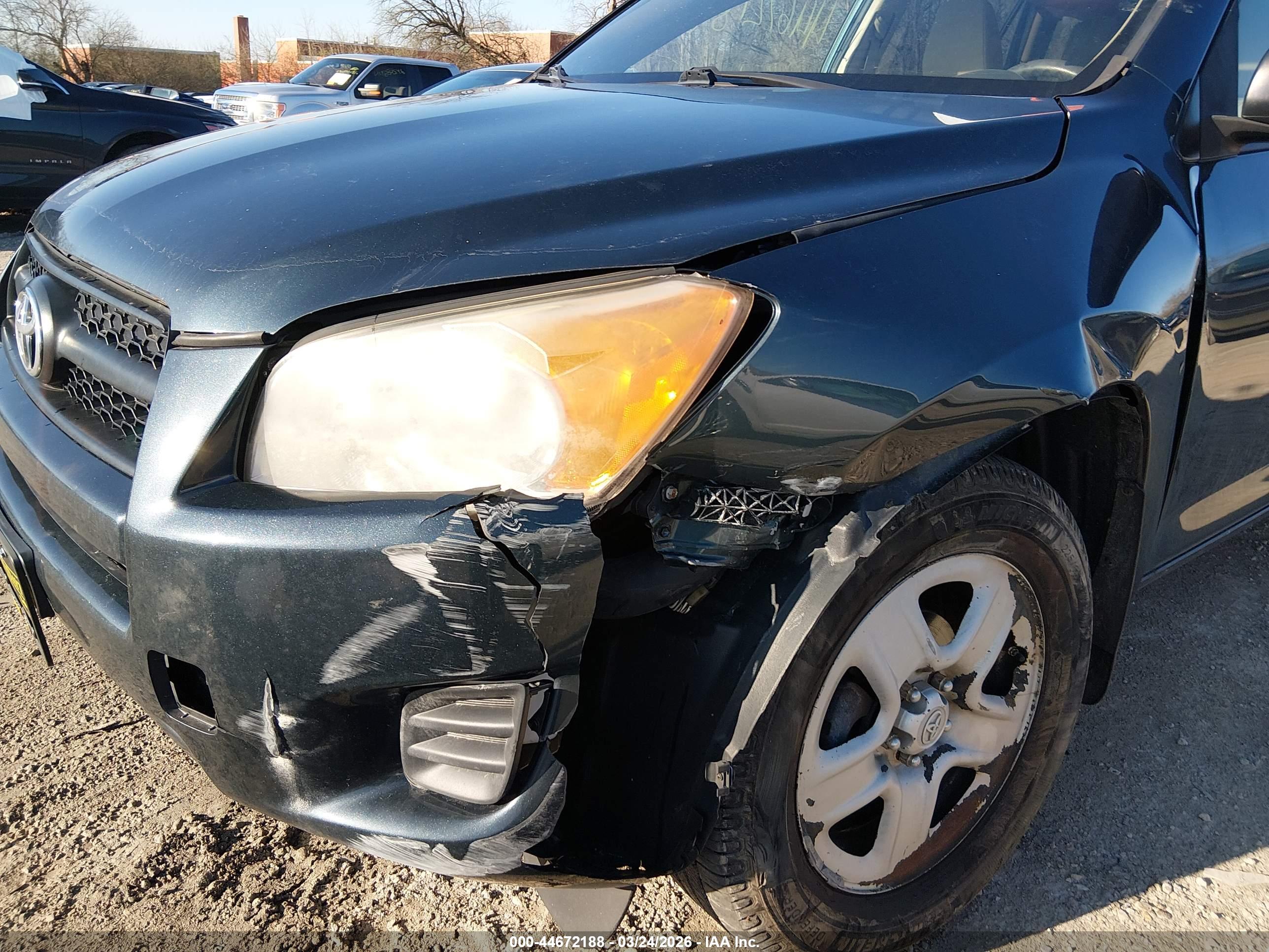 TOYOTA RAV4 image 6