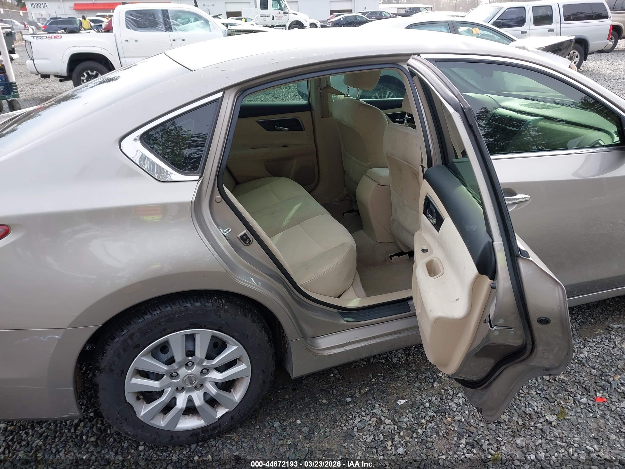 NISSAN ALTIMA image 8