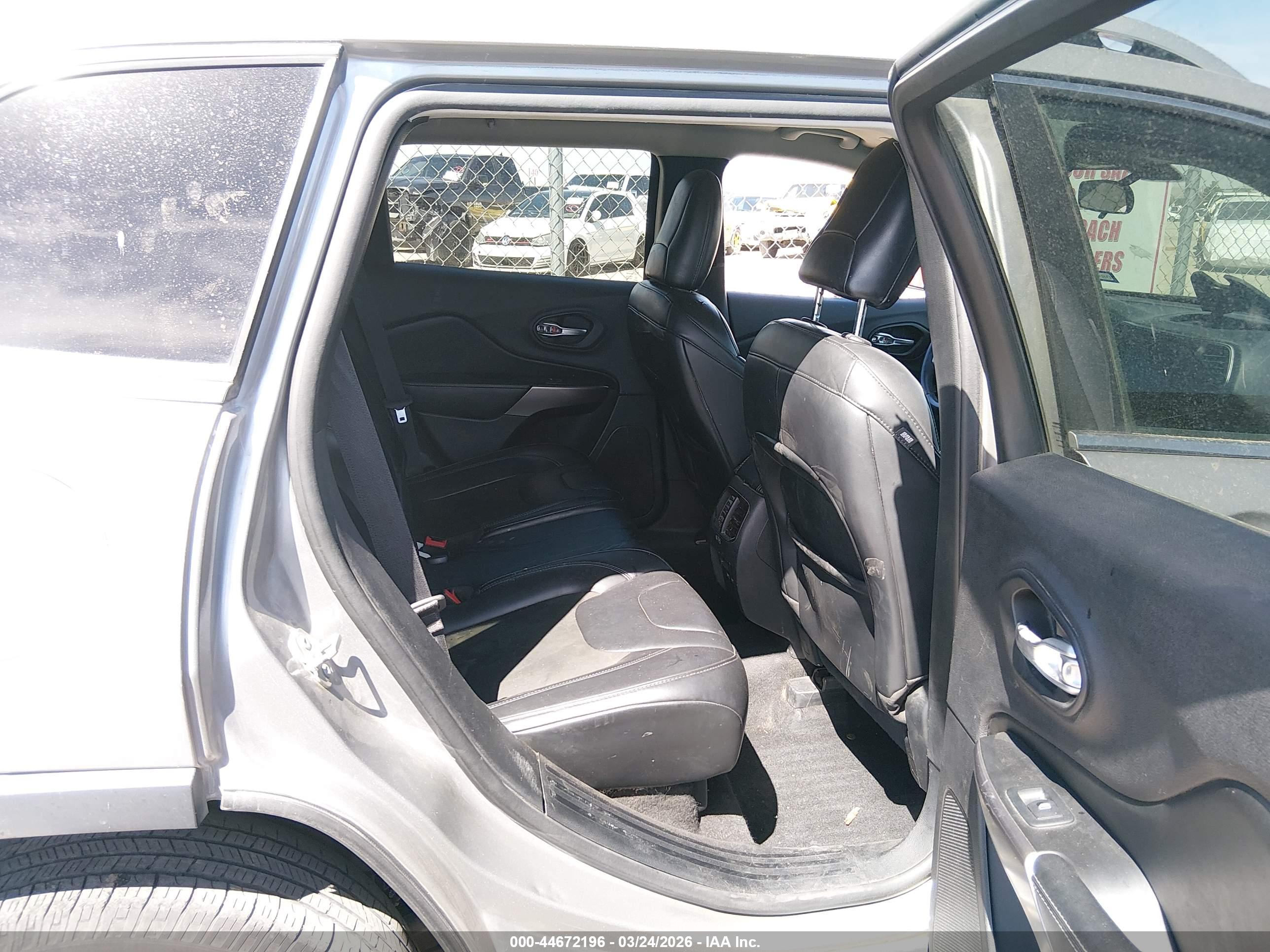 JEEP CHEROKEE image 8