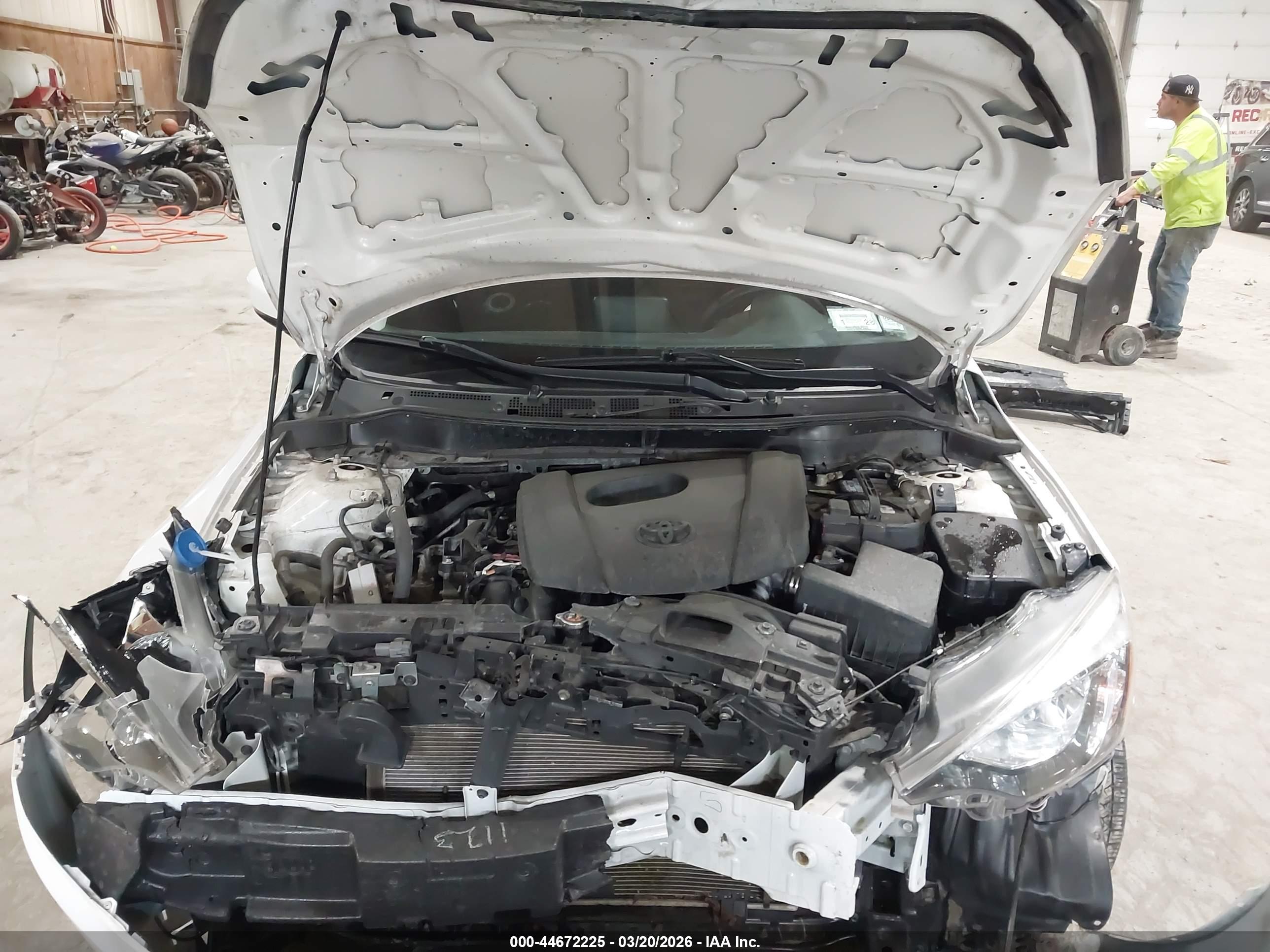 TOYOTA YARIS image 10