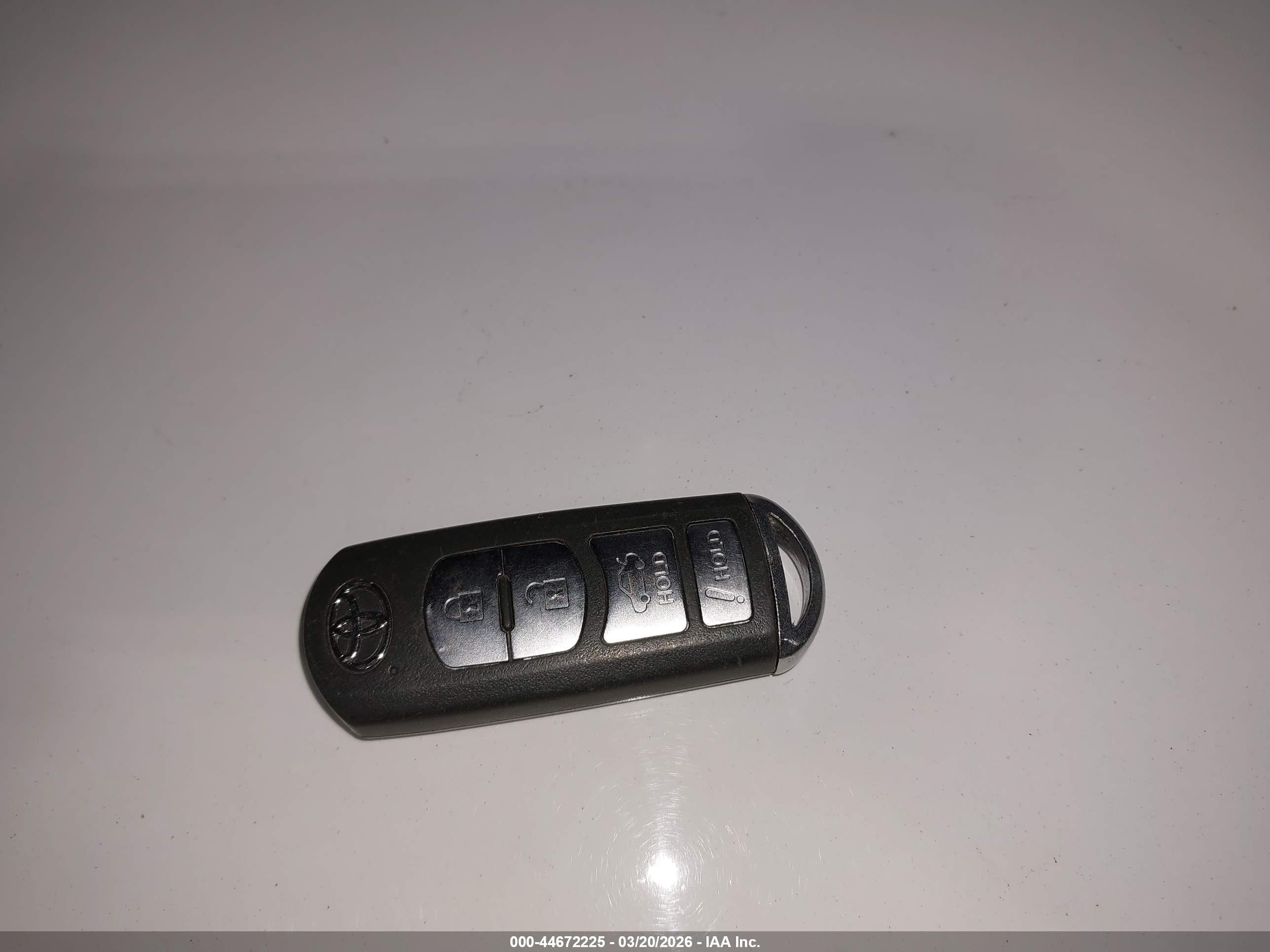 TOYOTA YARIS image 11