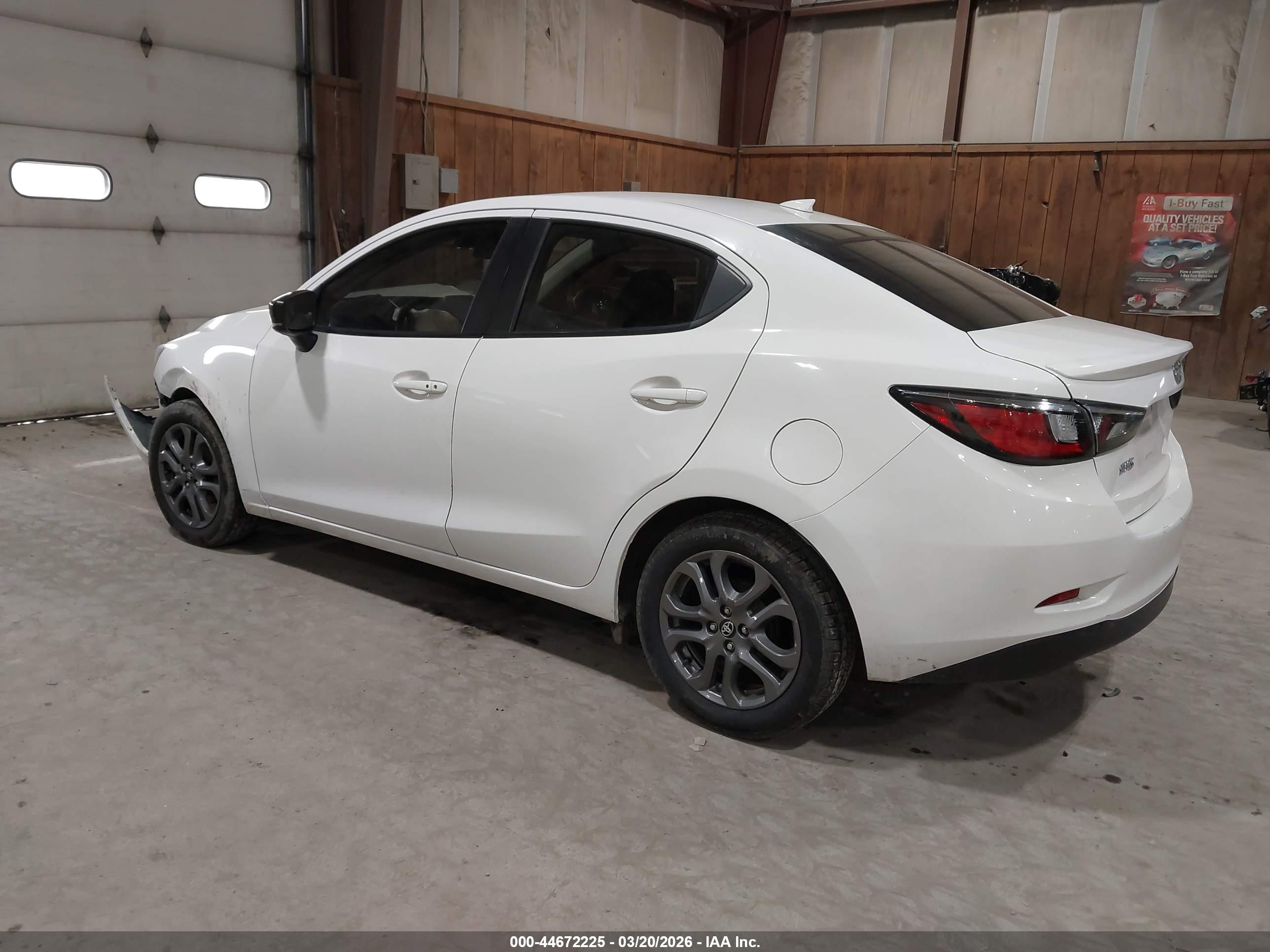 TOYOTA YARIS image 3