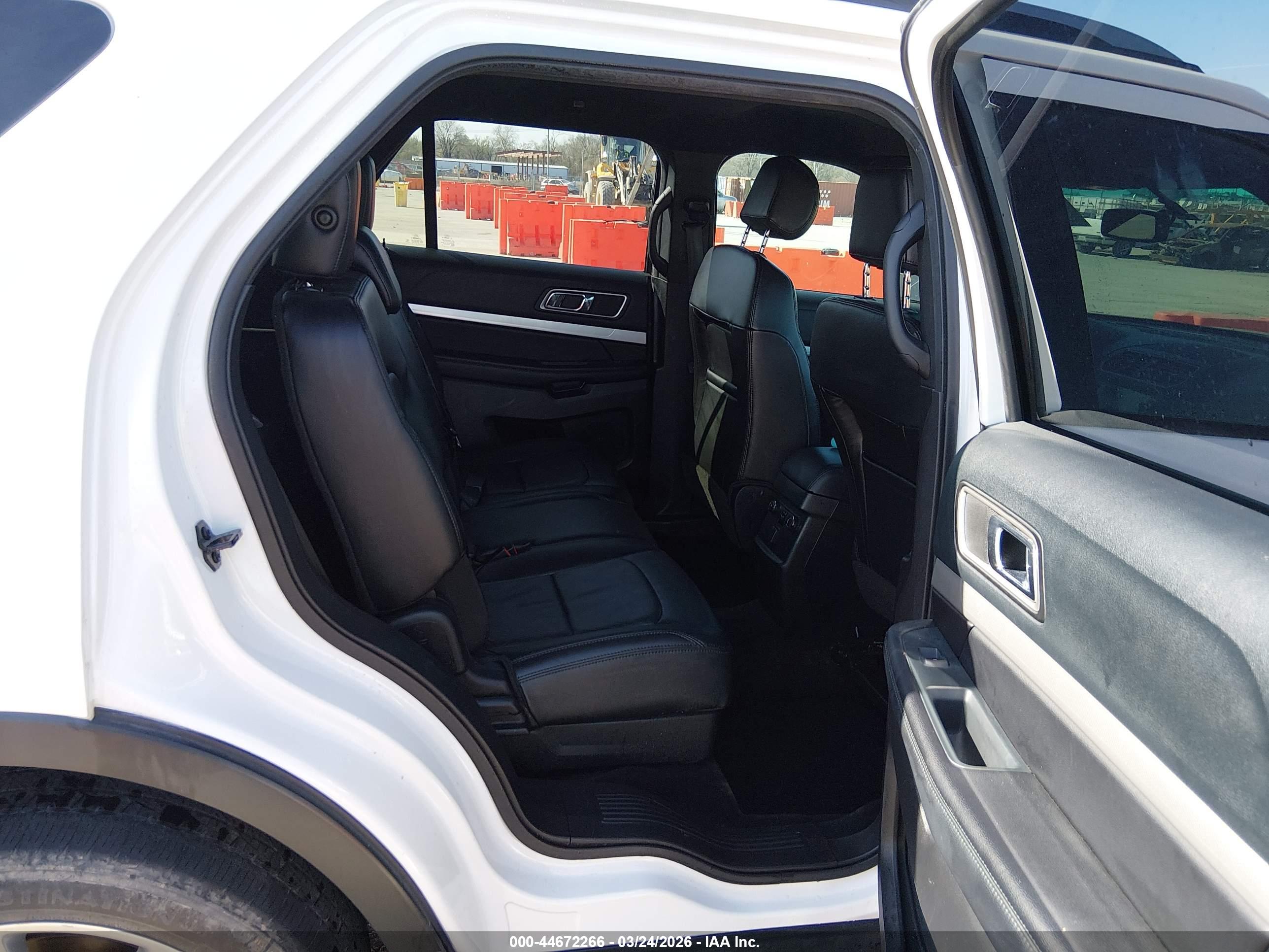 FORD EXPLORER image 8