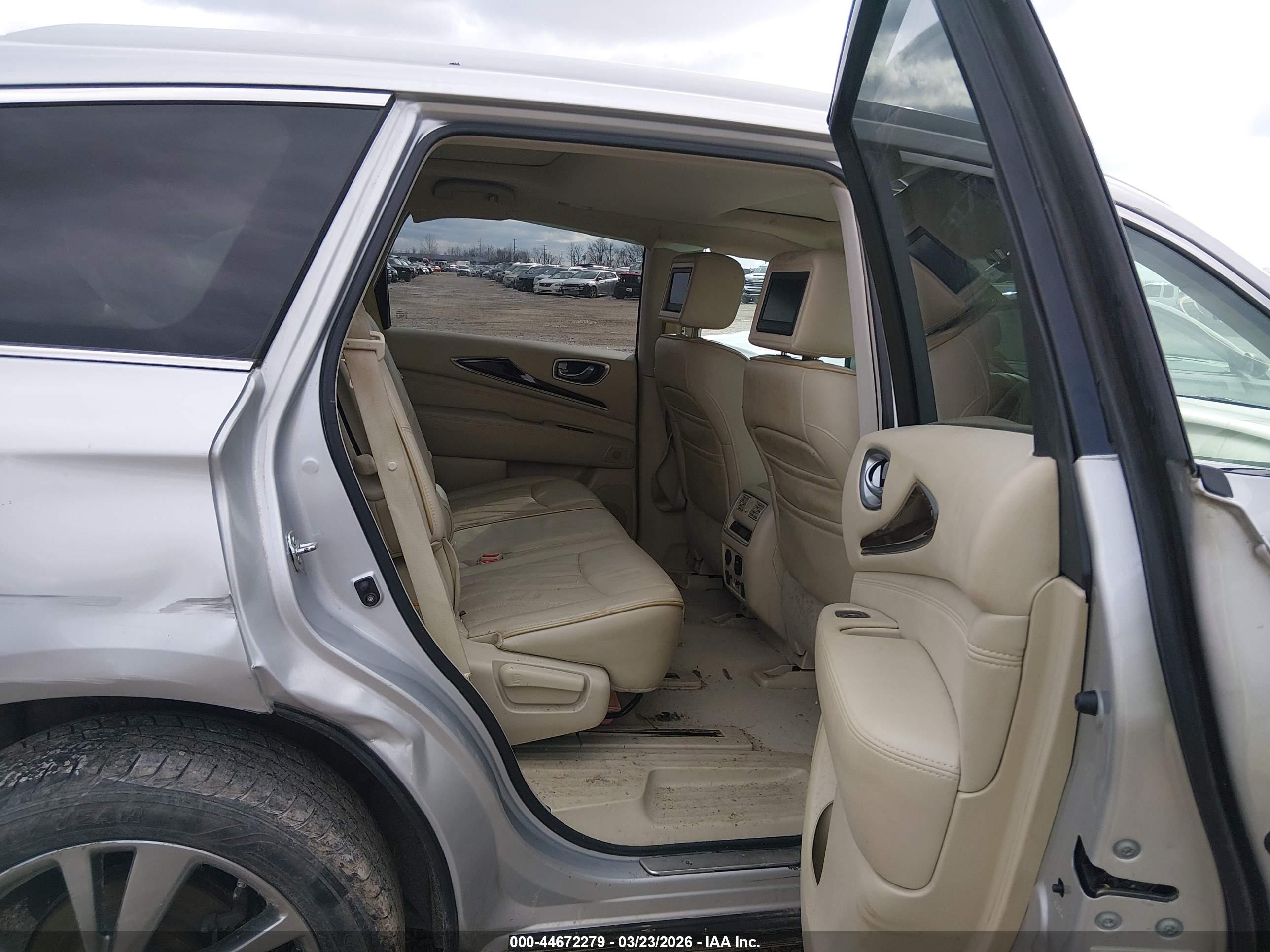 INFINITI JX35 image 8