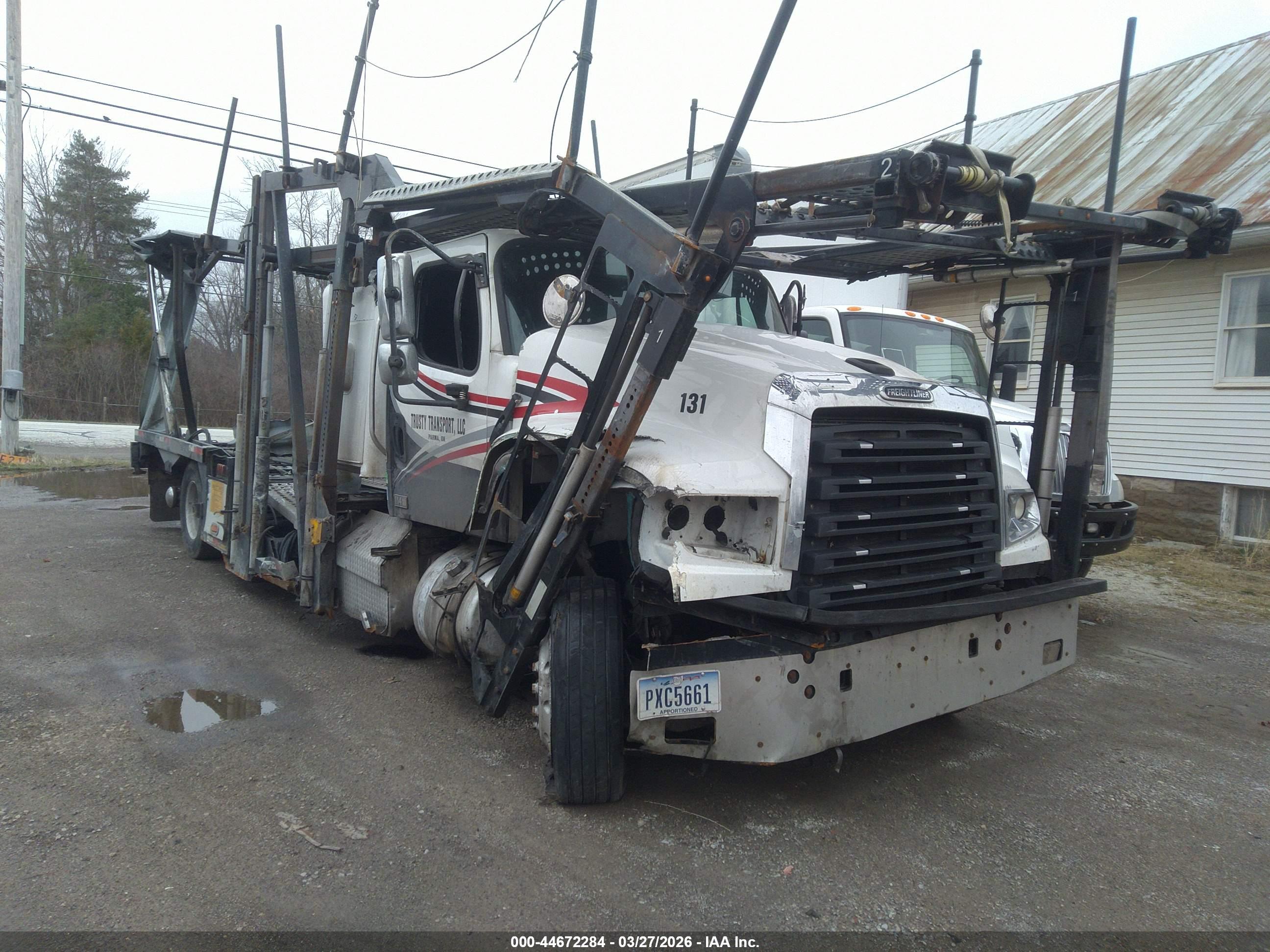 FREIGHTLINER 114SD image 2