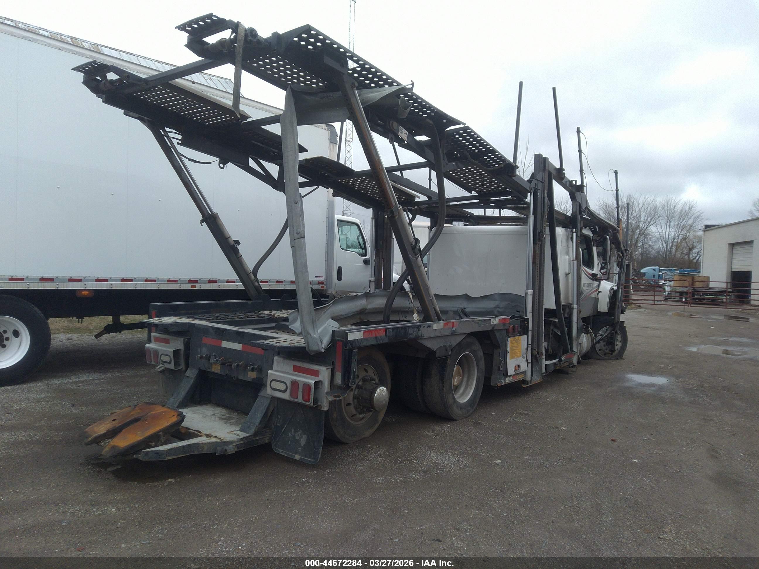 FREIGHTLINER 114SD image 3