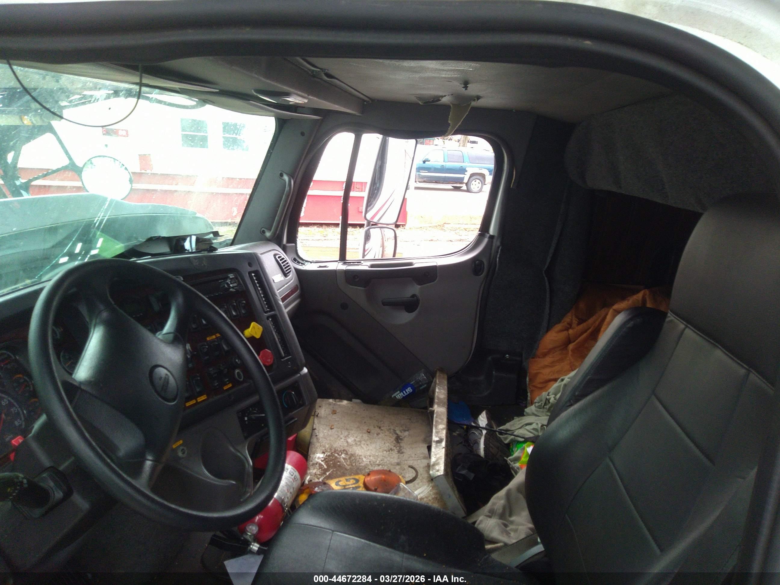 FREIGHTLINER 114SD image 5