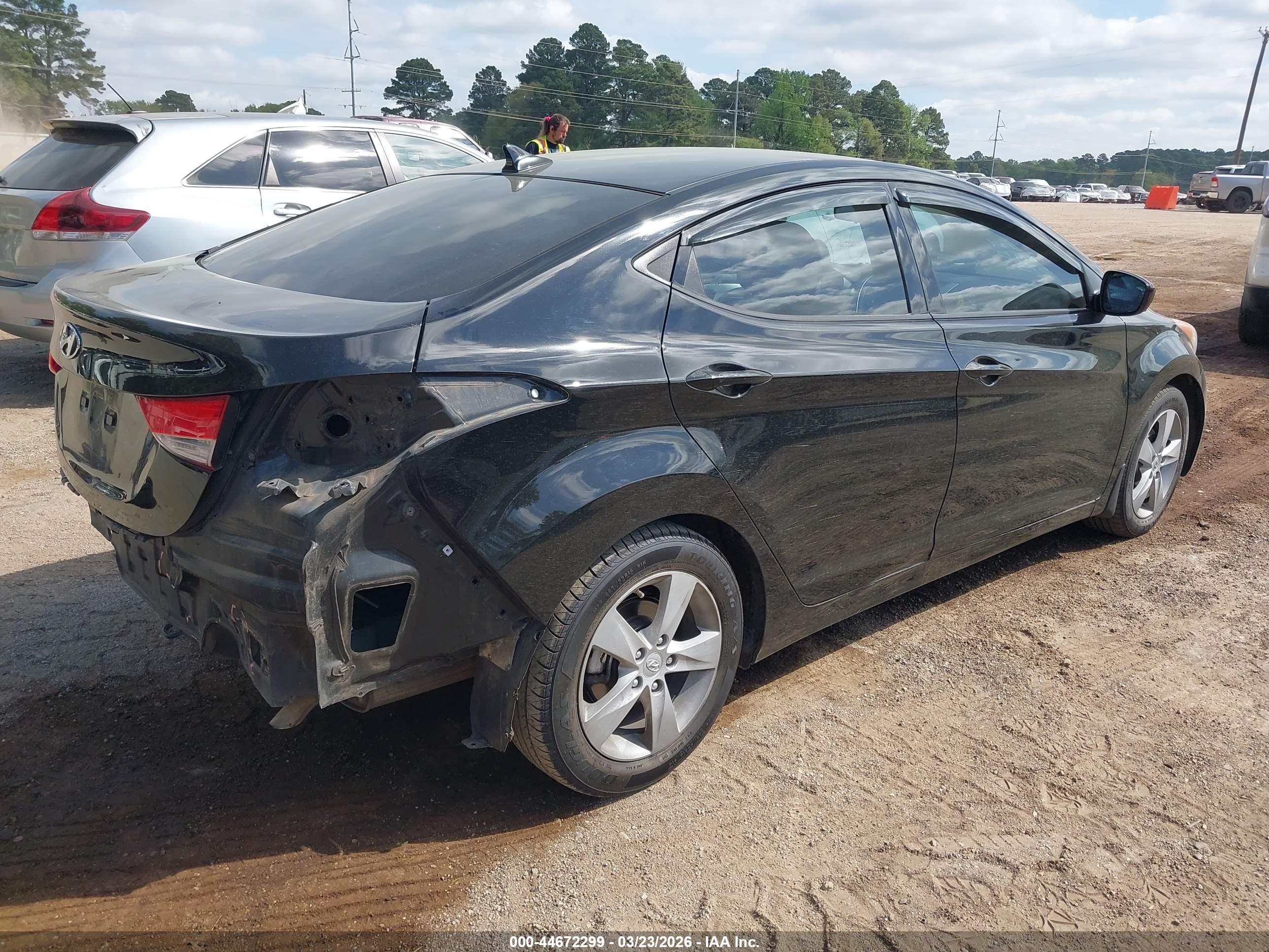 HYUNDAI ELANTRA image 4