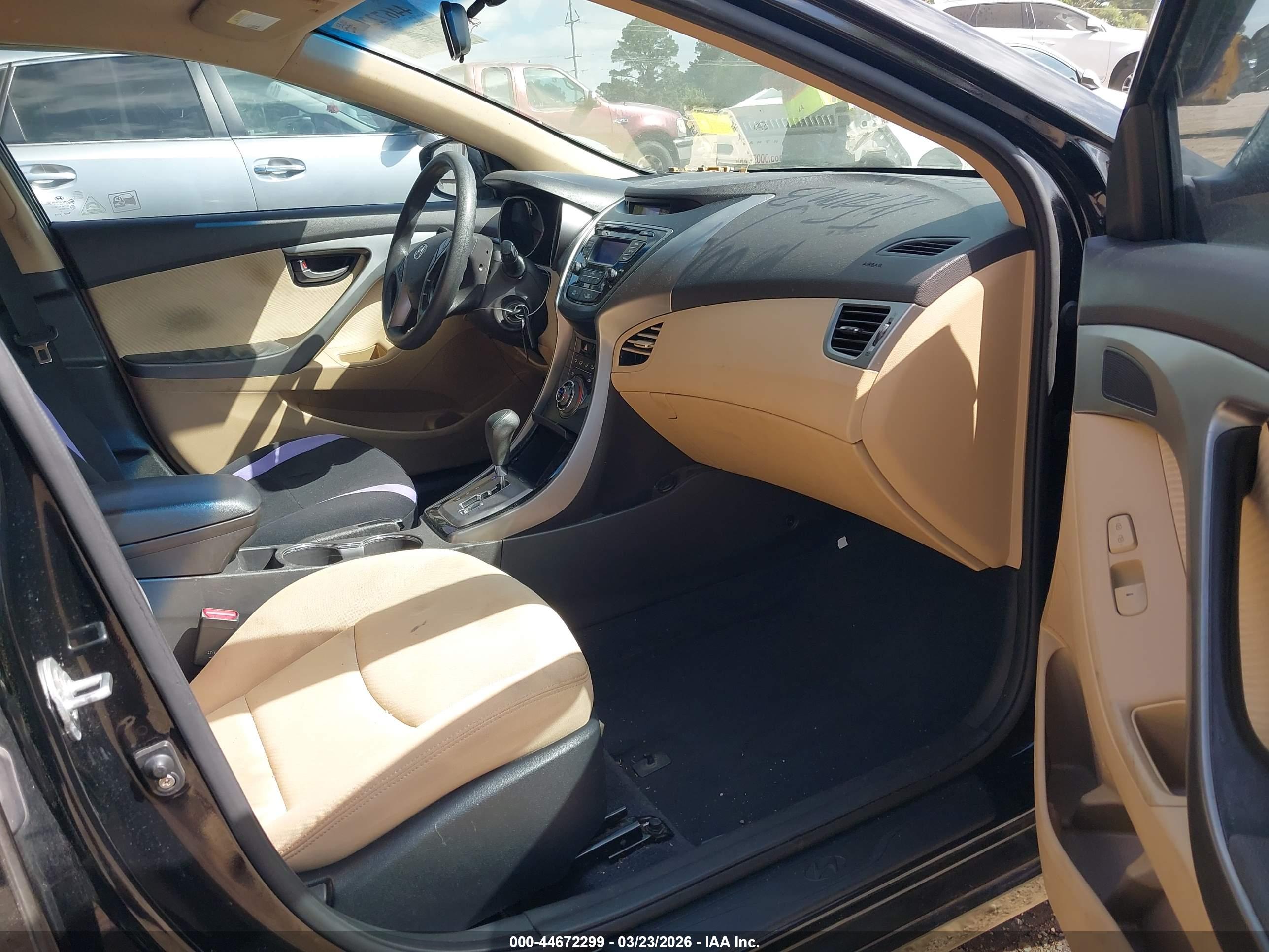 HYUNDAI ELANTRA image 5