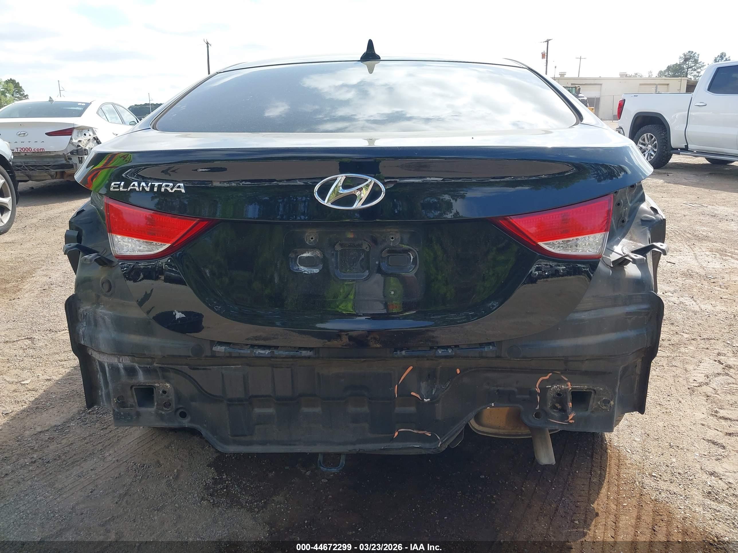 HYUNDAI ELANTRA image 6