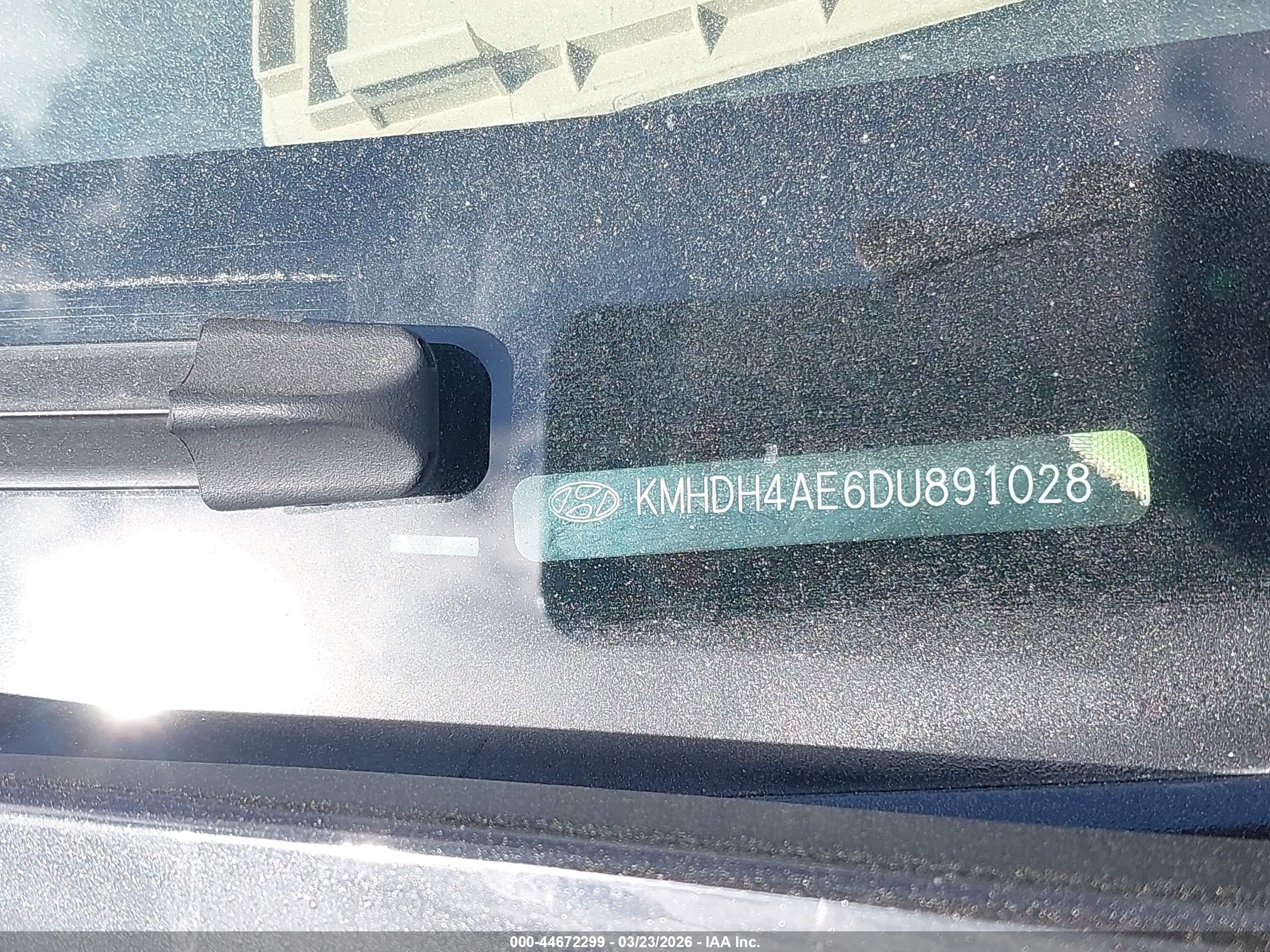 HYUNDAI ELANTRA image 9