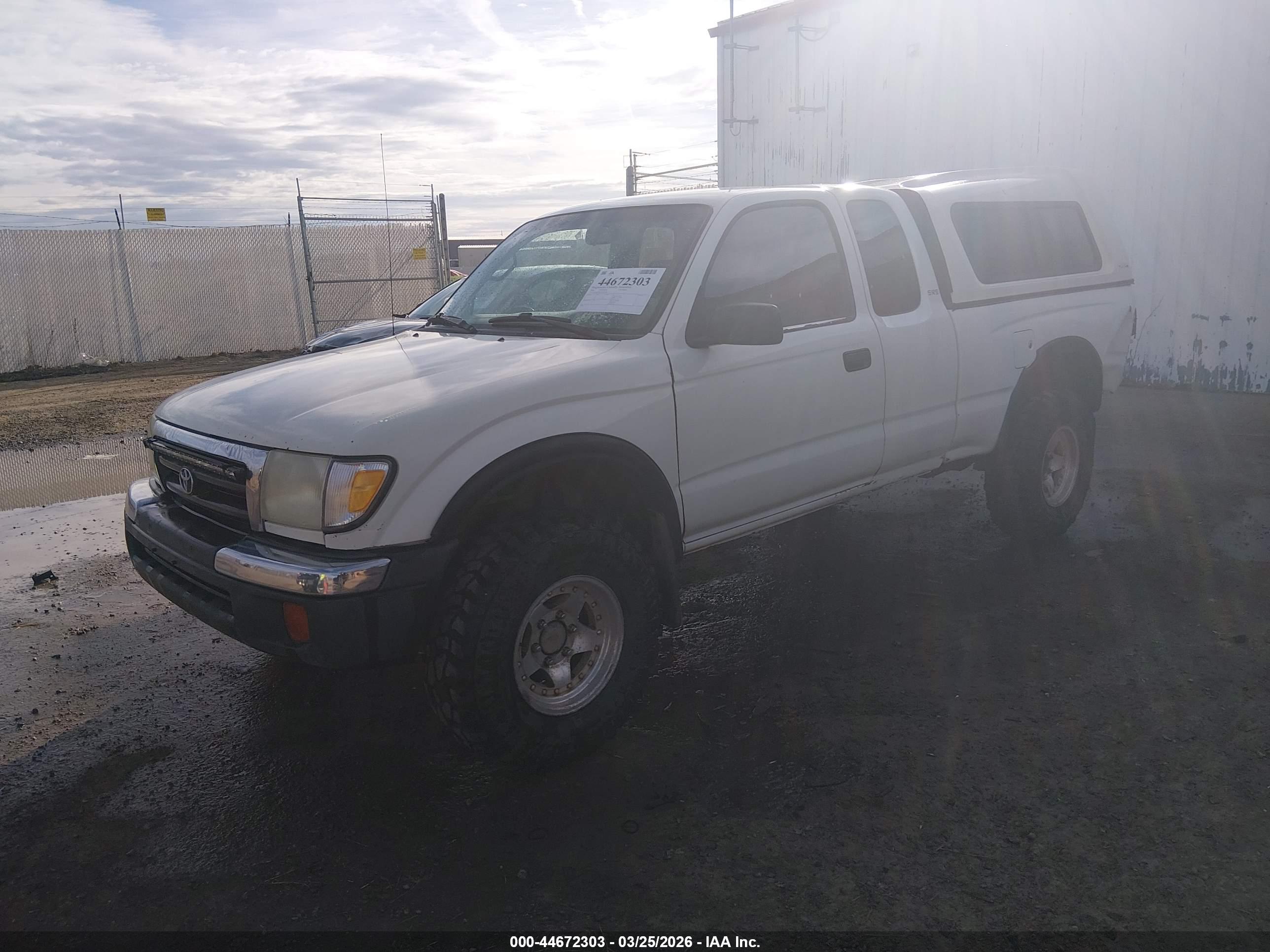 TOYOTA TACOMA image 2