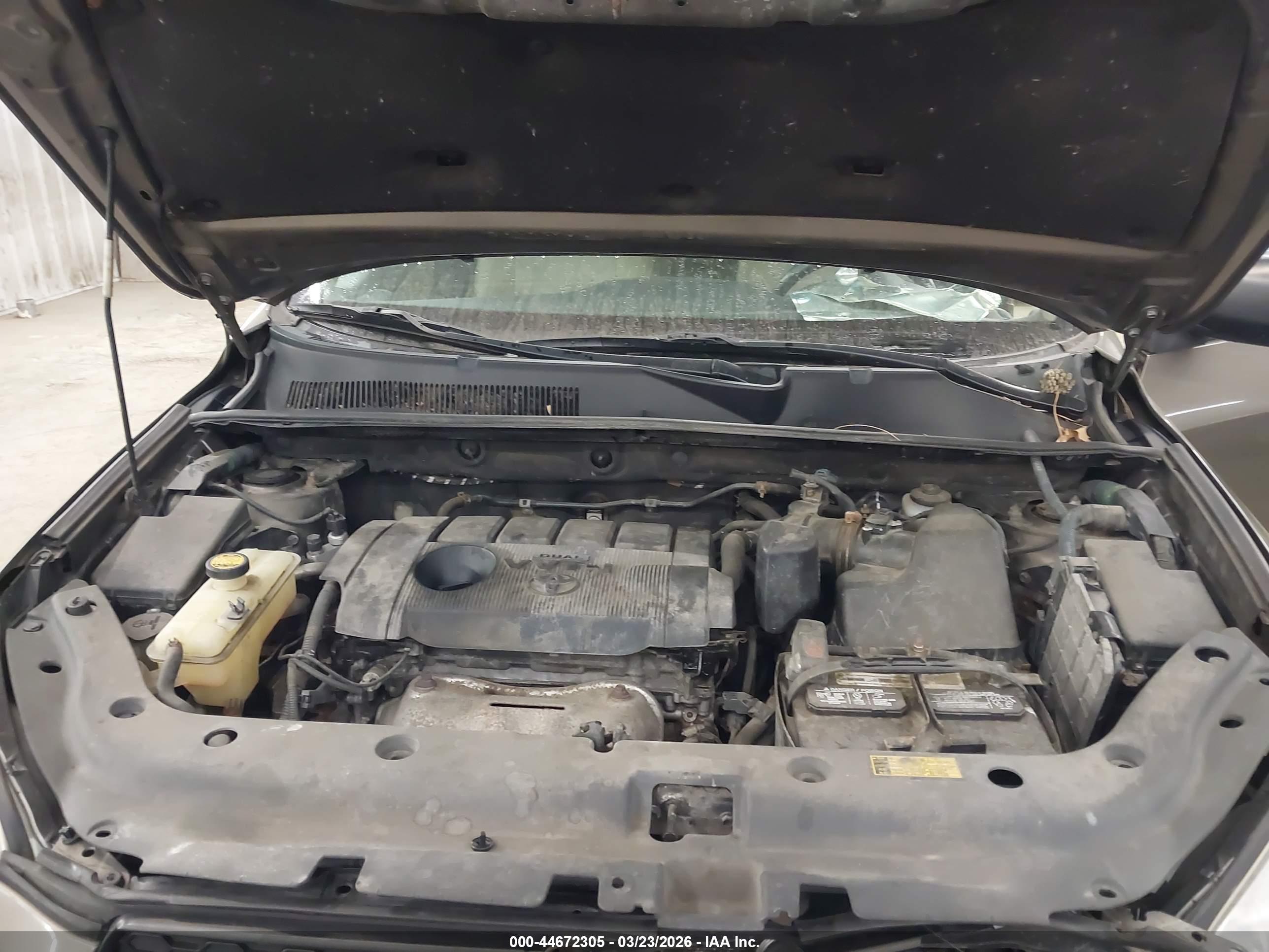 TOYOTA RAV4 image 10