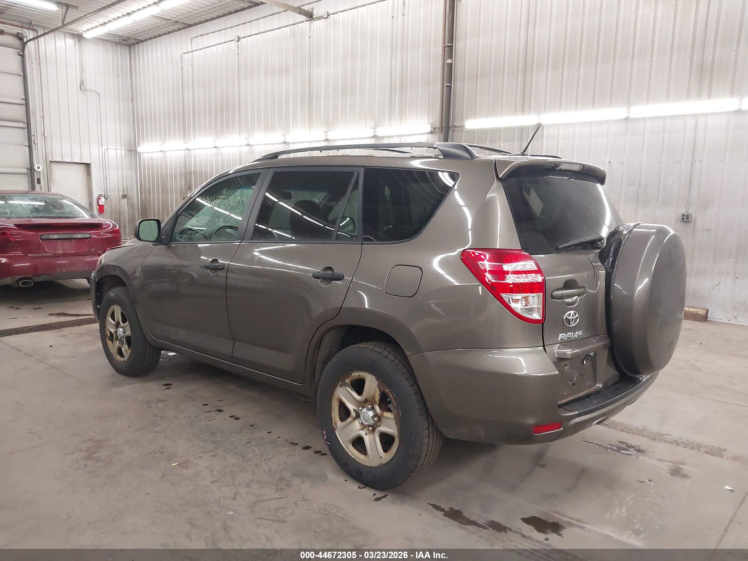 TOYOTA RAV4 image 3