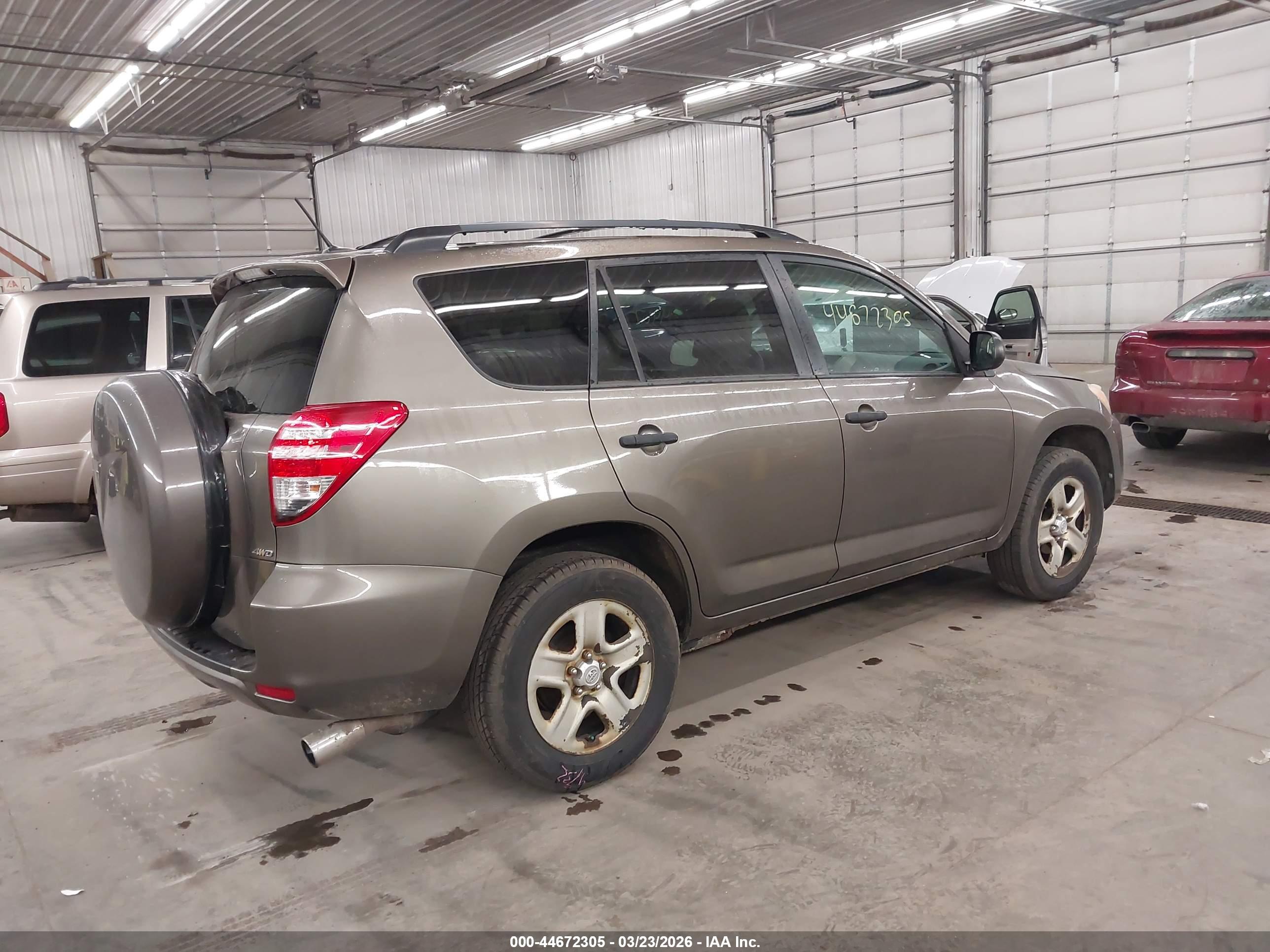 TOYOTA RAV4 image 4