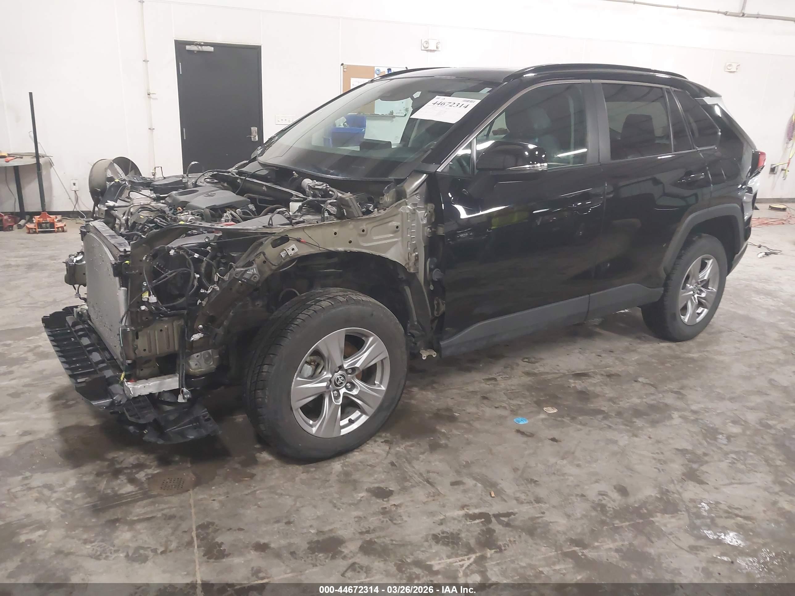 TOYOTA RAV4 image 2
