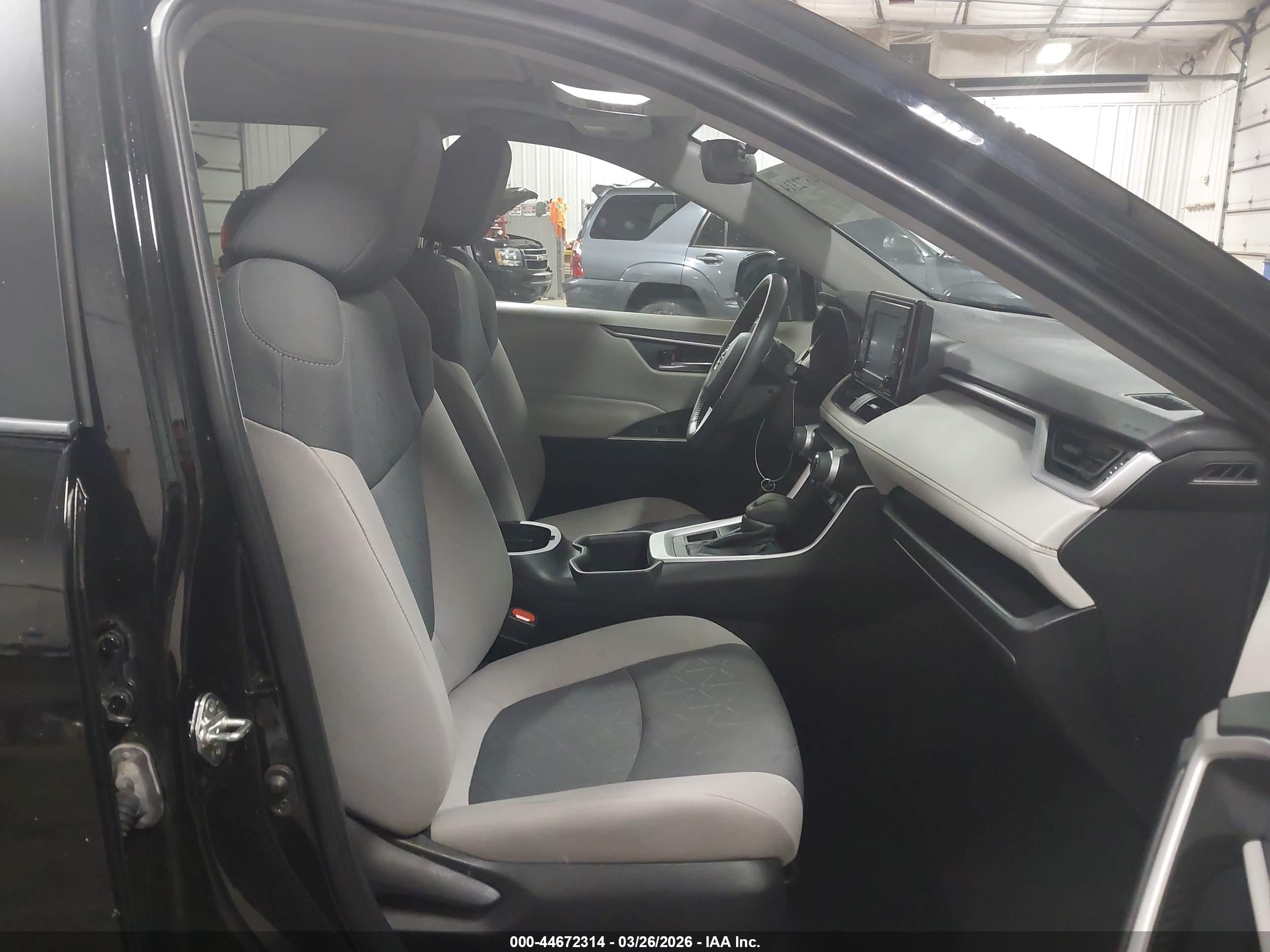 TOYOTA RAV4 image 5