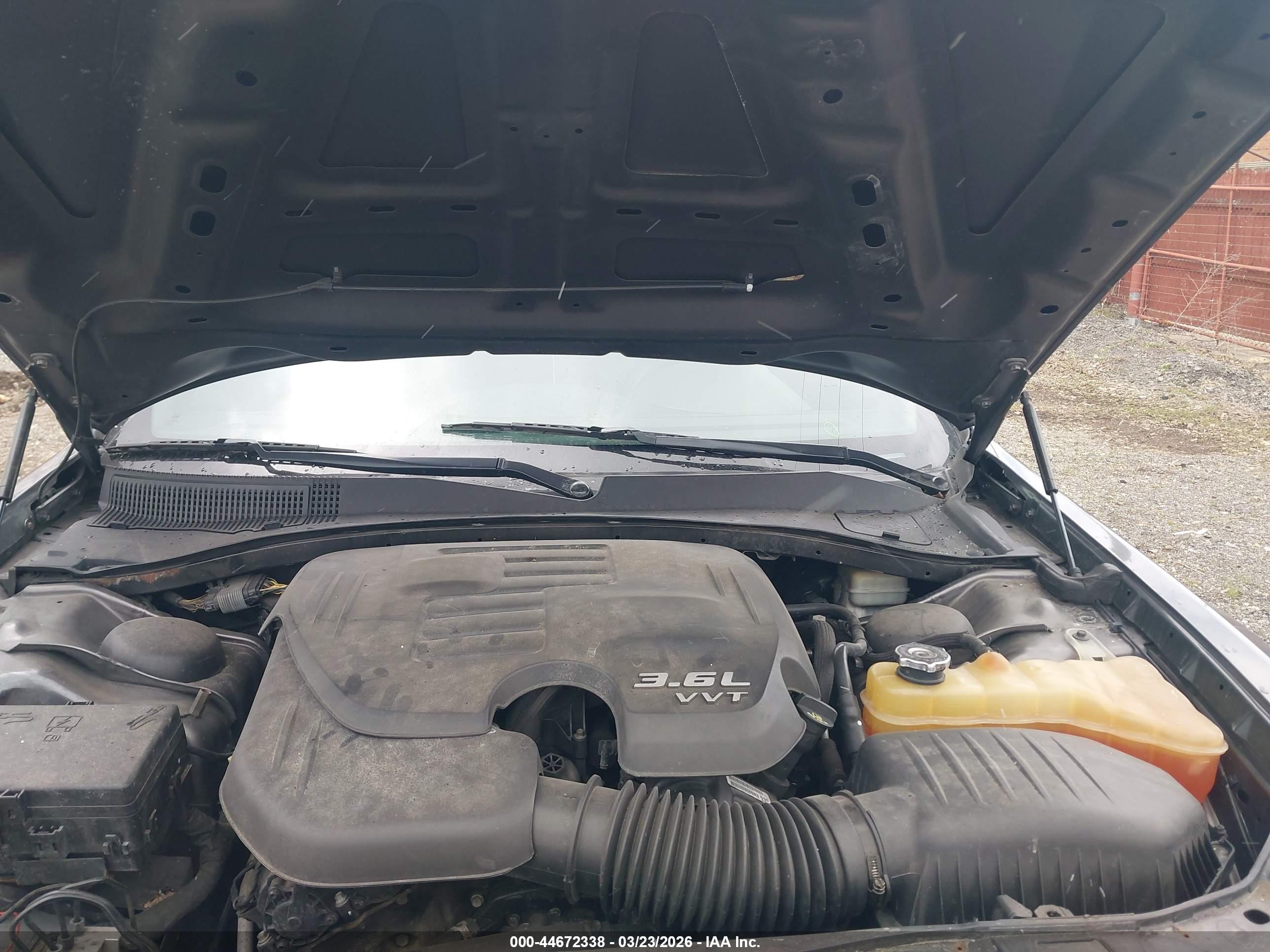 CHRYSLER 300 image 10